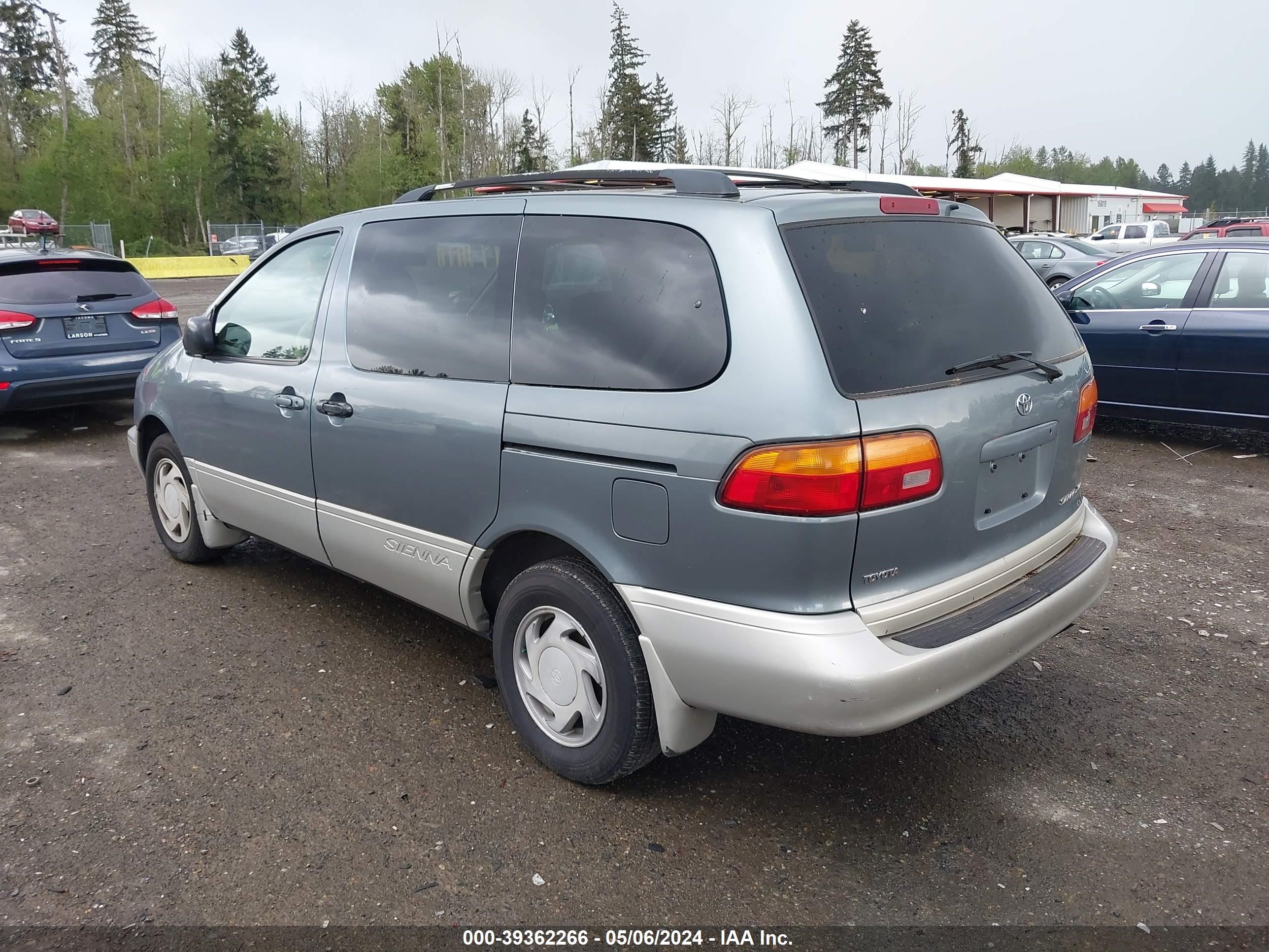 Photo 2 VIN: 4T3ZF13C6YU229565 - TOYOTA SIENNA 