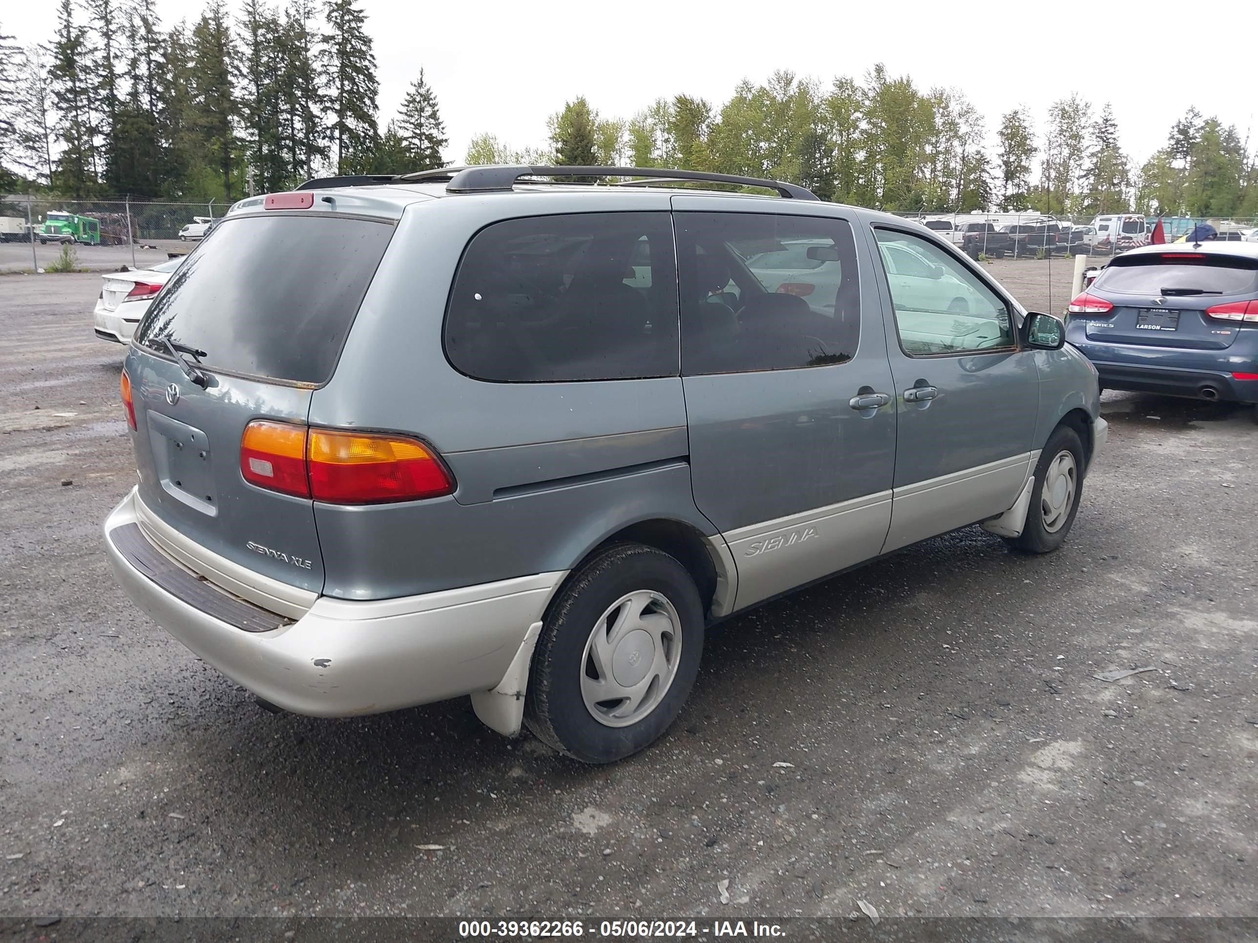 Photo 3 VIN: 4T3ZF13C6YU229565 - TOYOTA SIENNA 