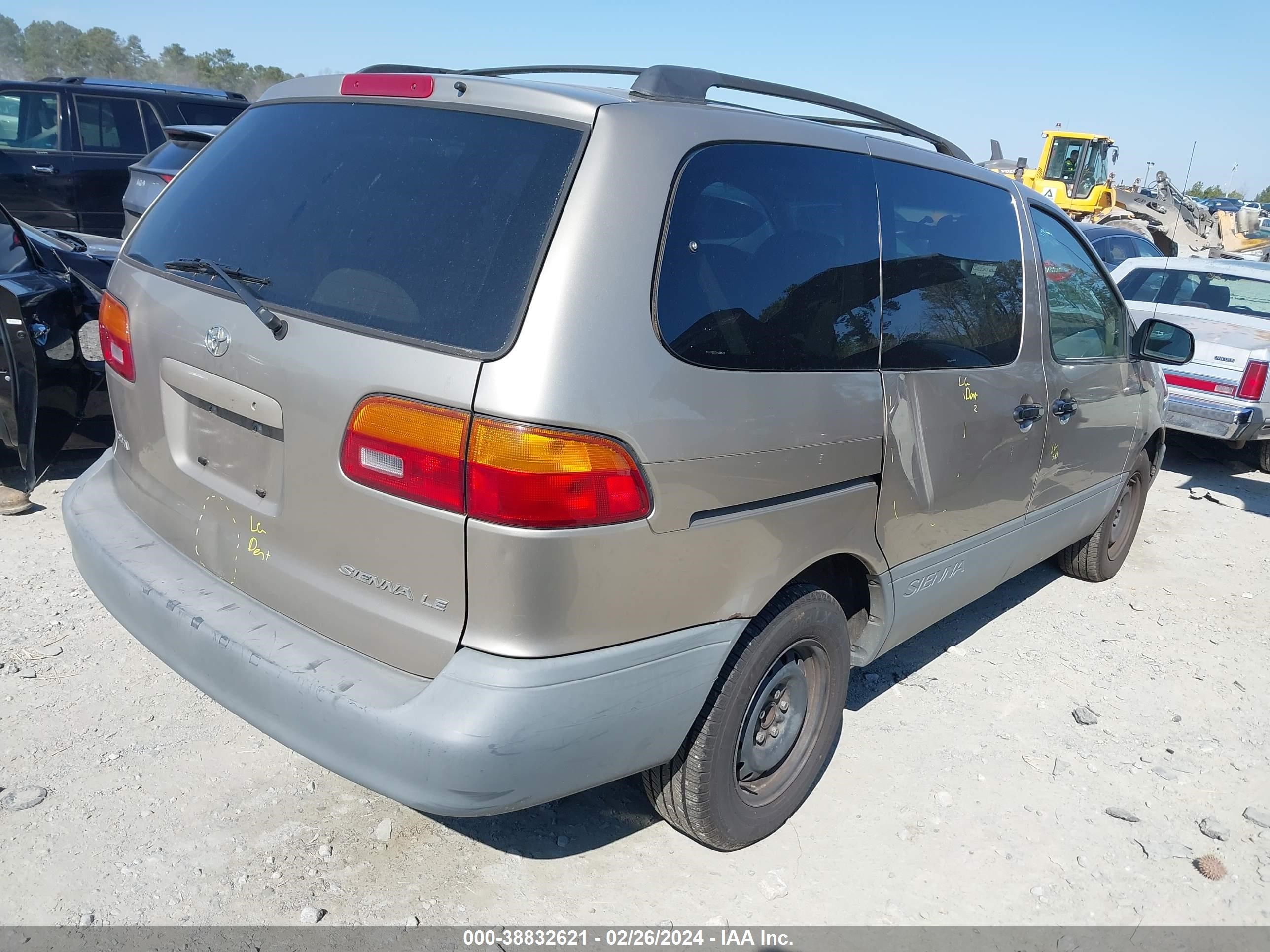 Photo 3 VIN: 4T3ZF13C6YU296439 - TOYOTA SIENNA 