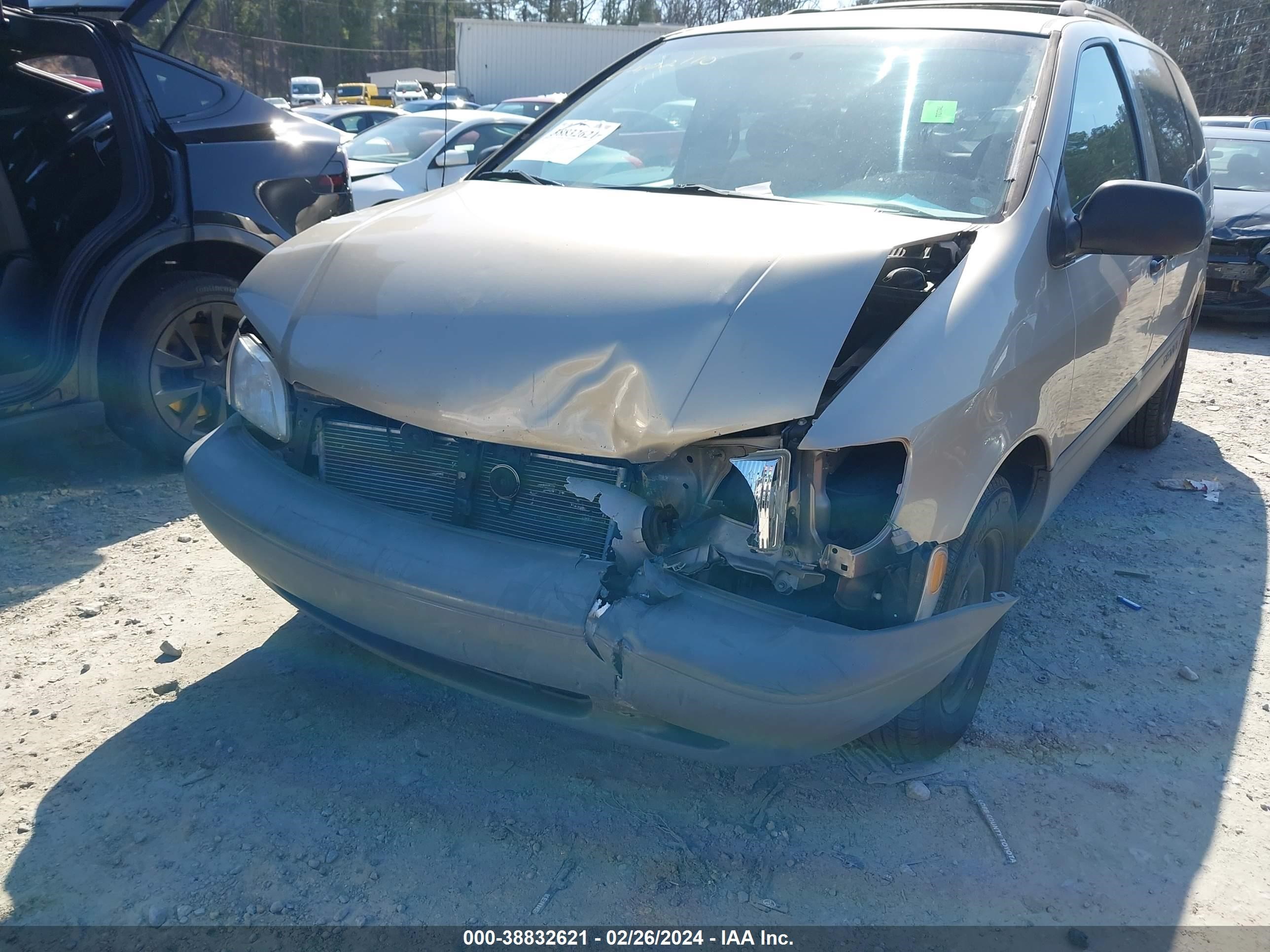 Photo 5 VIN: 4T3ZF13C6YU296439 - TOYOTA SIENNA 