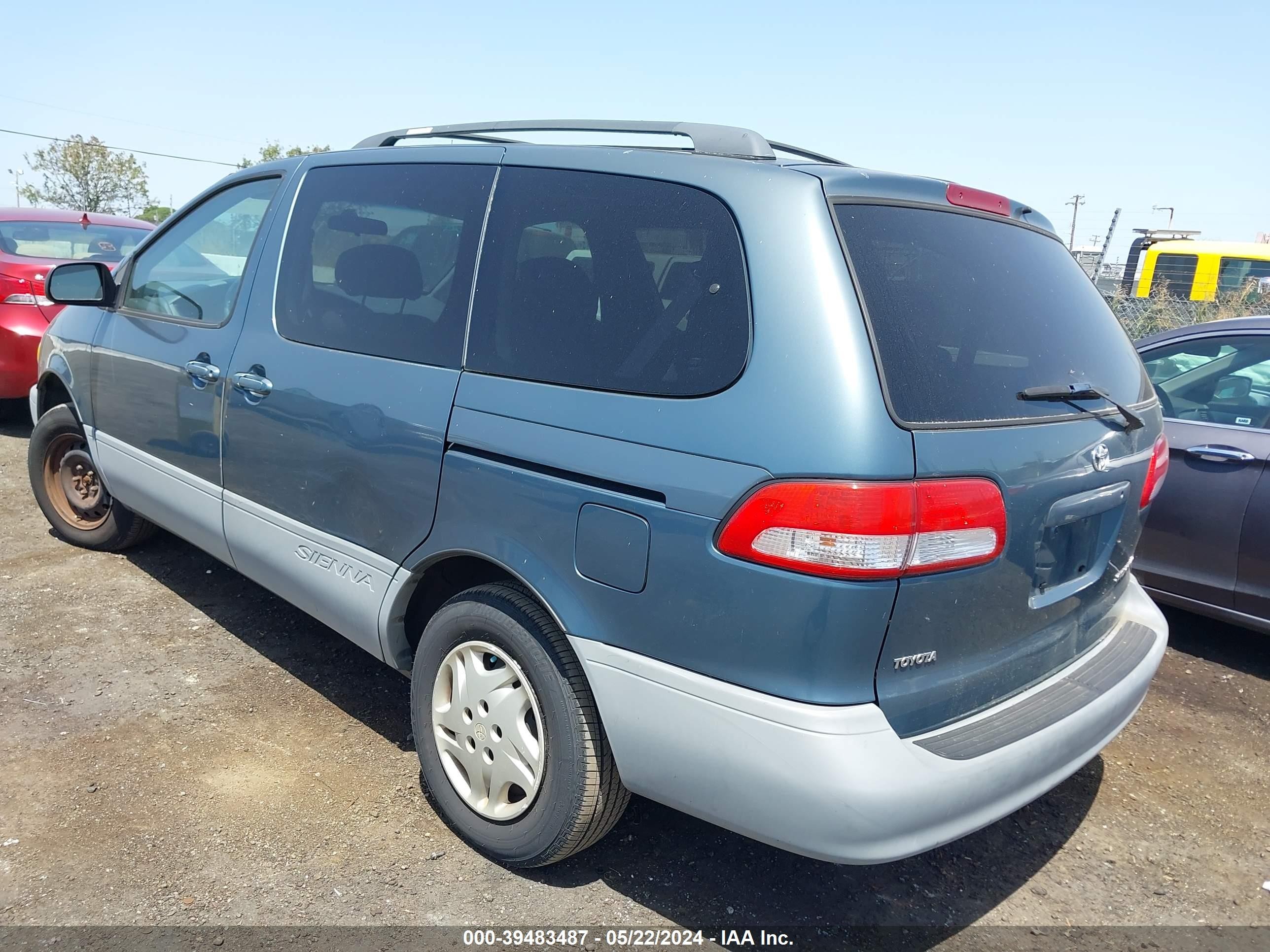 Photo 2 VIN: 4T3ZF13C71U403598 - TOYOTA SIENNA 