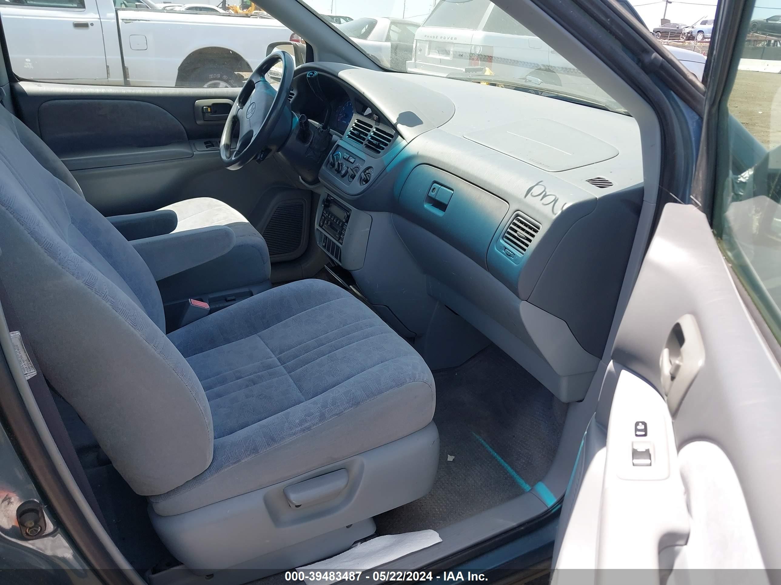 Photo 4 VIN: 4T3ZF13C71U403598 - TOYOTA SIENNA 