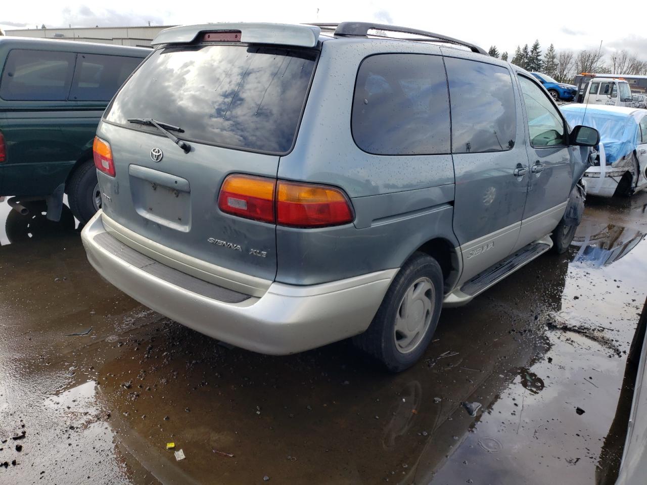 Photo 2 VIN: 4T3ZF13C7WU047810 - TOYOTA SIENNA 