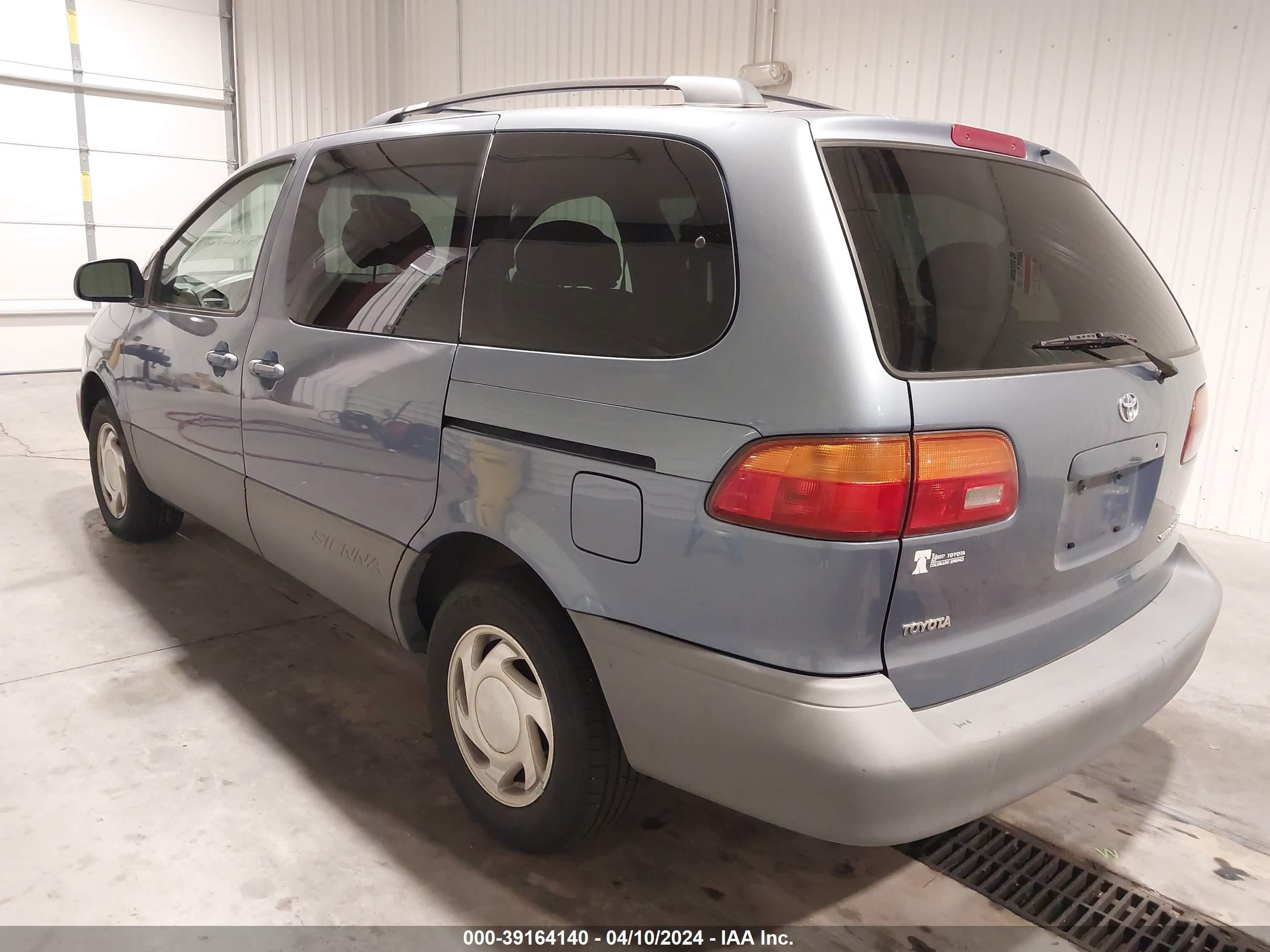 Photo 2 VIN: 4T3ZF13C7YU200804 - TOYOTA SIENNA 