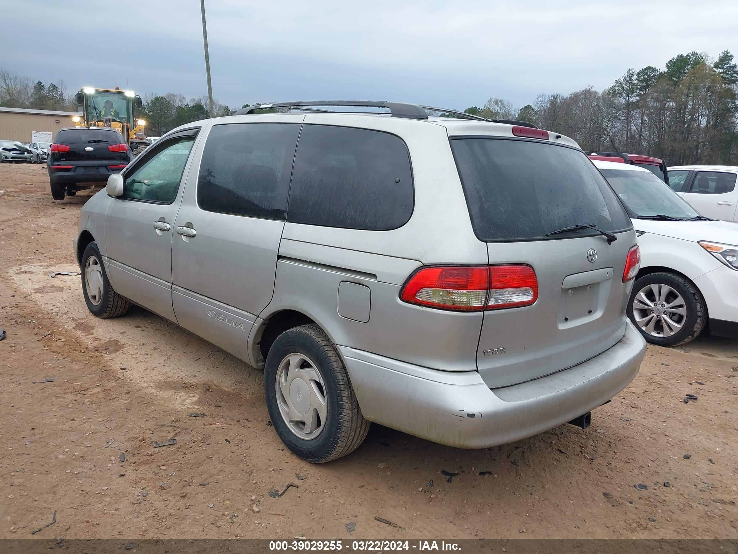 Photo 2 VIN: 4T3ZF13C83U540472 - TOYOTA SIENNA 