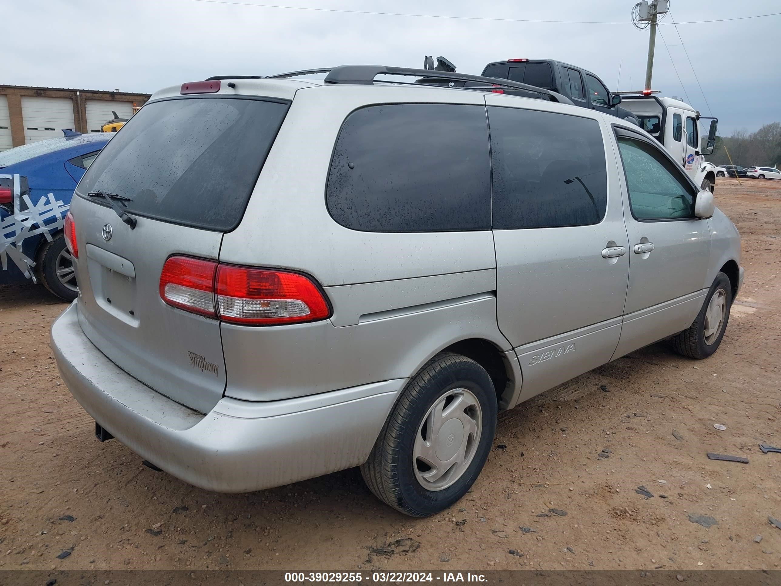 Photo 3 VIN: 4T3ZF13C83U540472 - TOYOTA SIENNA 