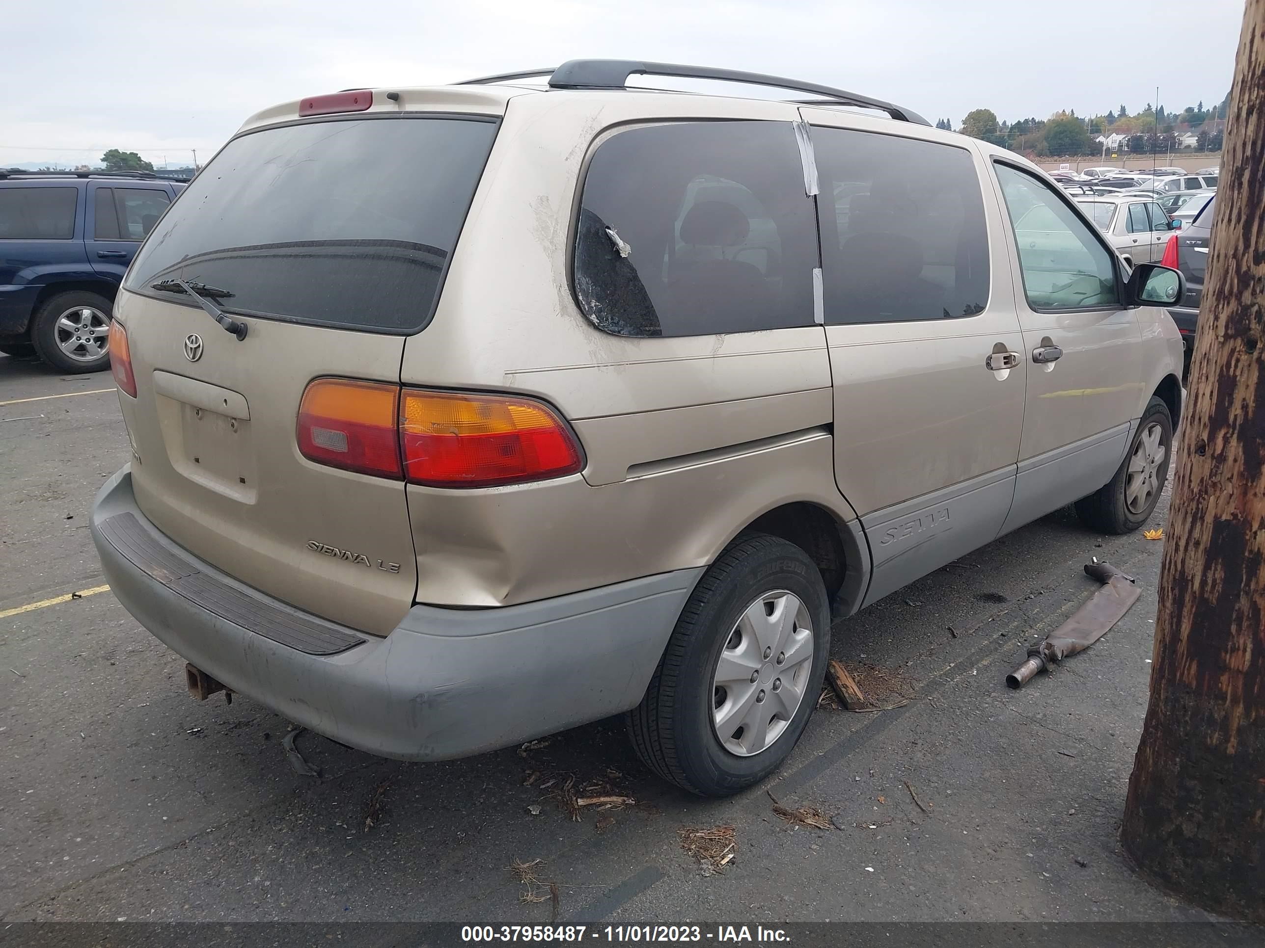 Photo 3 VIN: 4T3ZF13C8YU193930 - TOYOTA SIENNA 