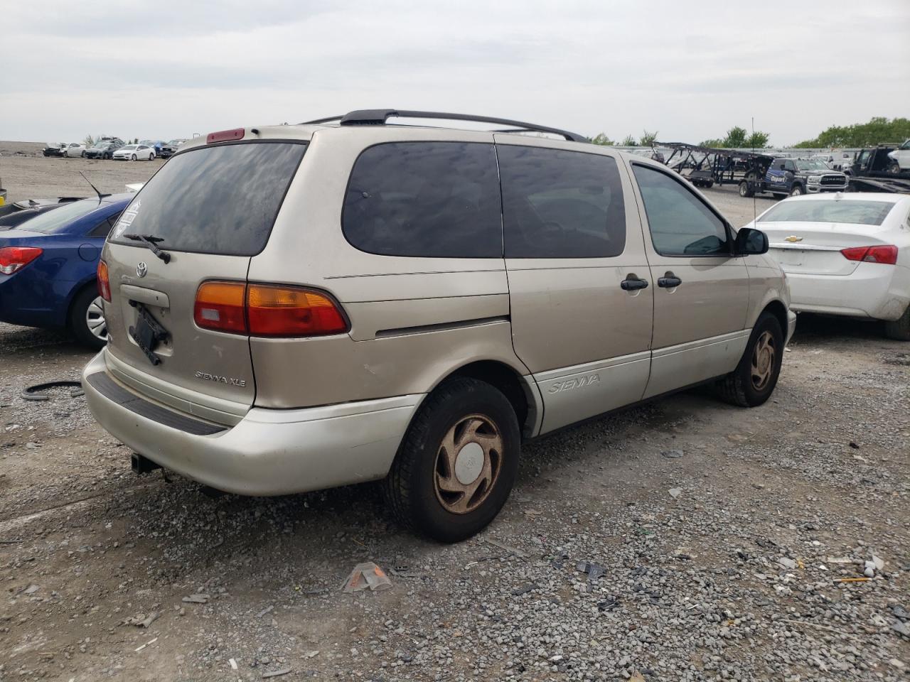 Photo 2 VIN: 4T3ZF13C8YU194608 - TOYOTA SIENNA 