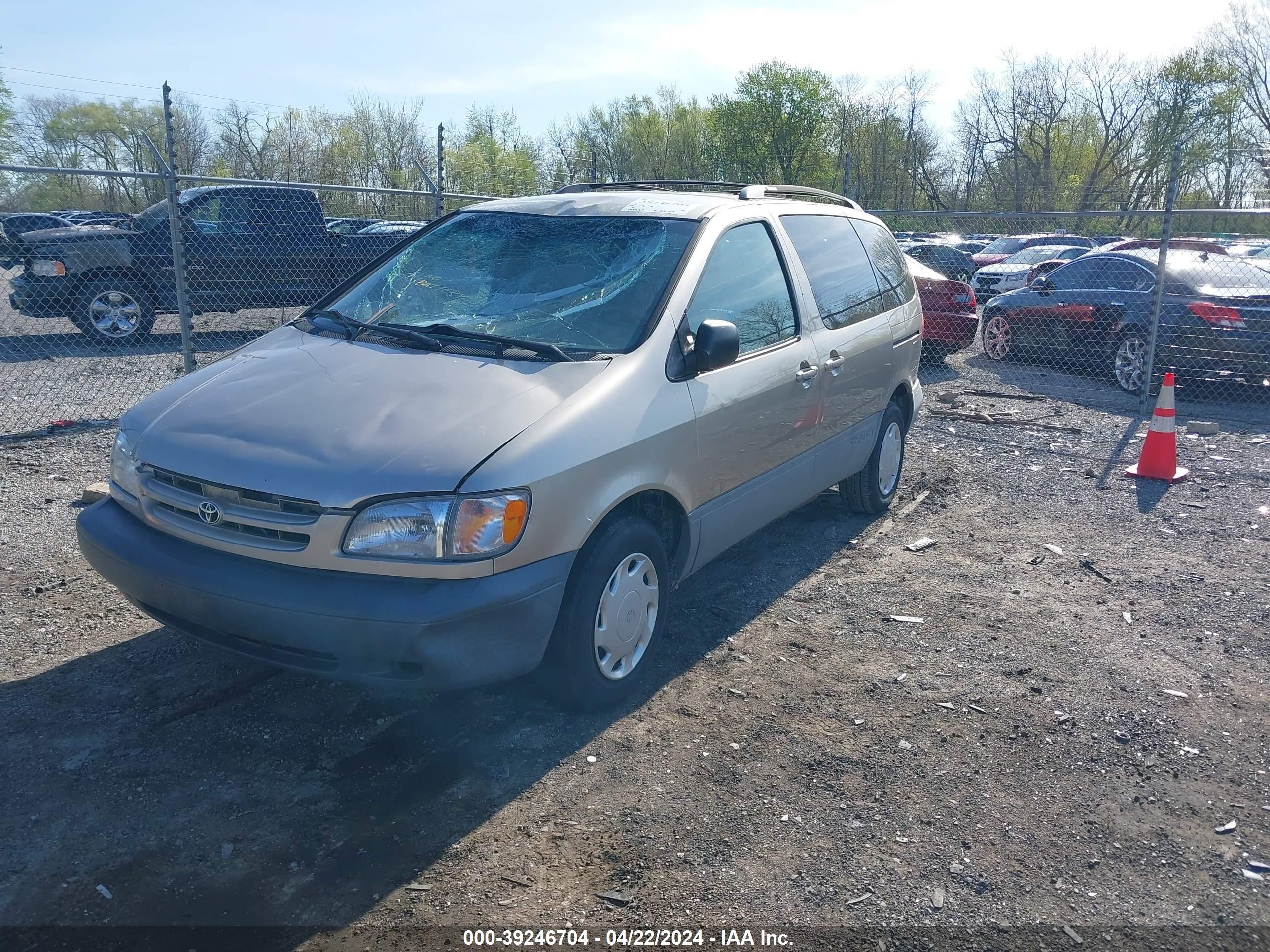 Photo 1 VIN: 4T3ZF13C8YU247856 - TOYOTA SIENNA 