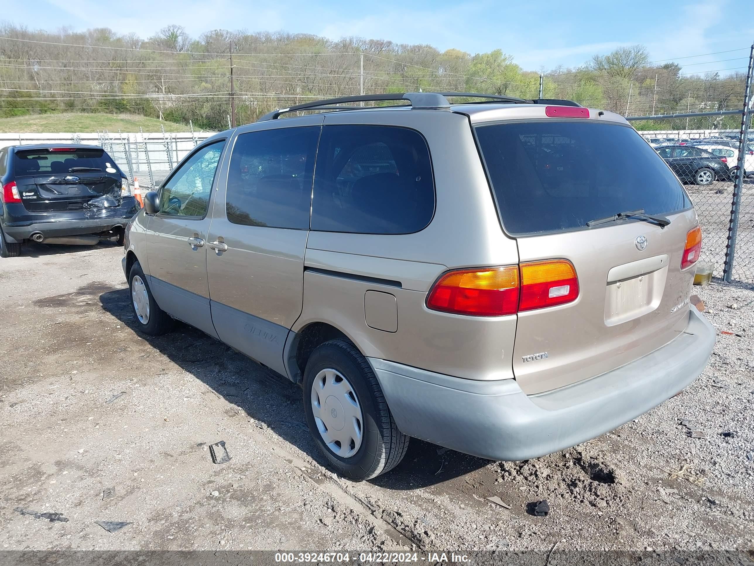 Photo 2 VIN: 4T3ZF13C8YU247856 - TOYOTA SIENNA 