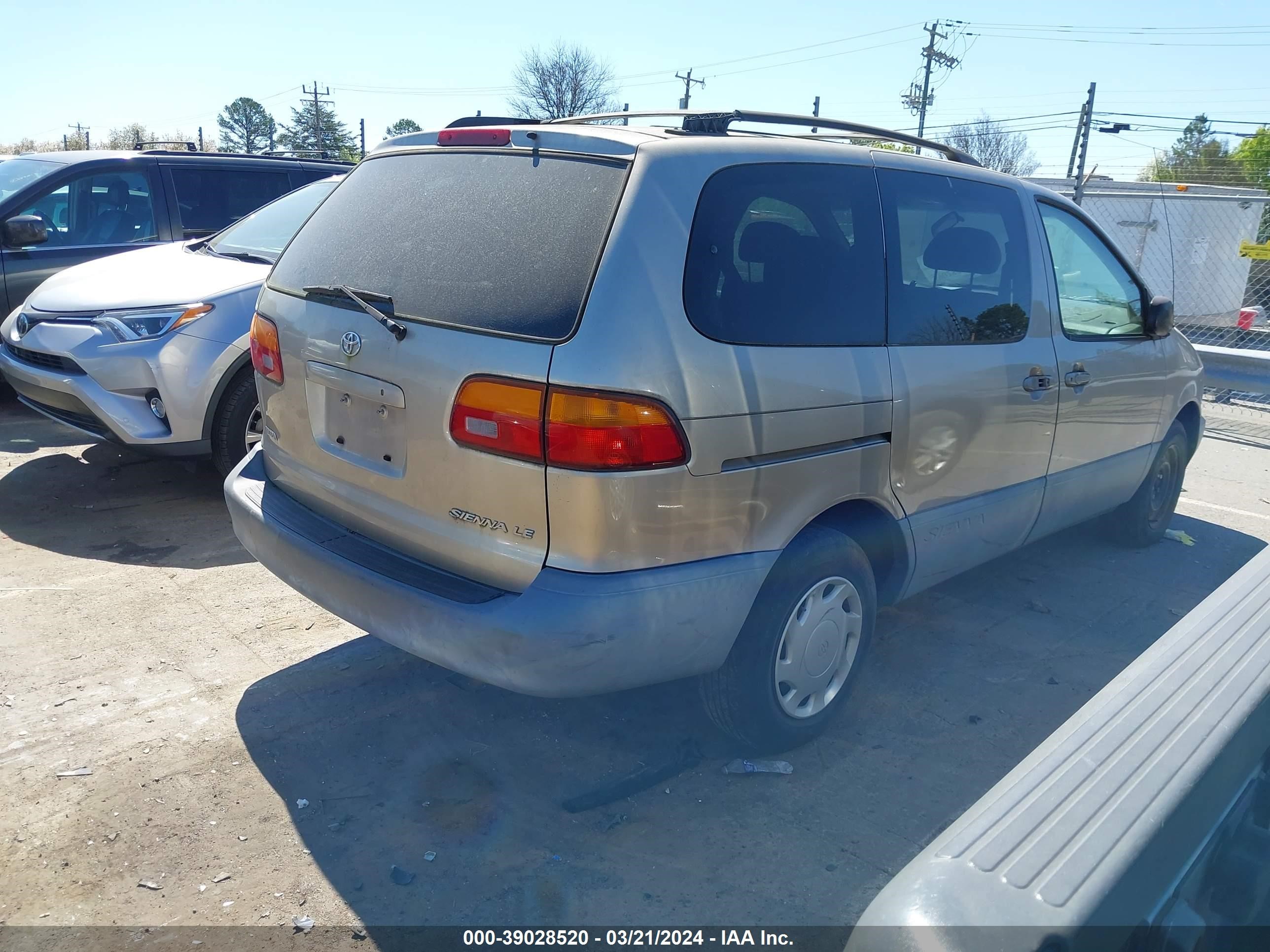 Photo 3 VIN: 4T3ZF13C8YU272952 - TOYOTA SIENNA 