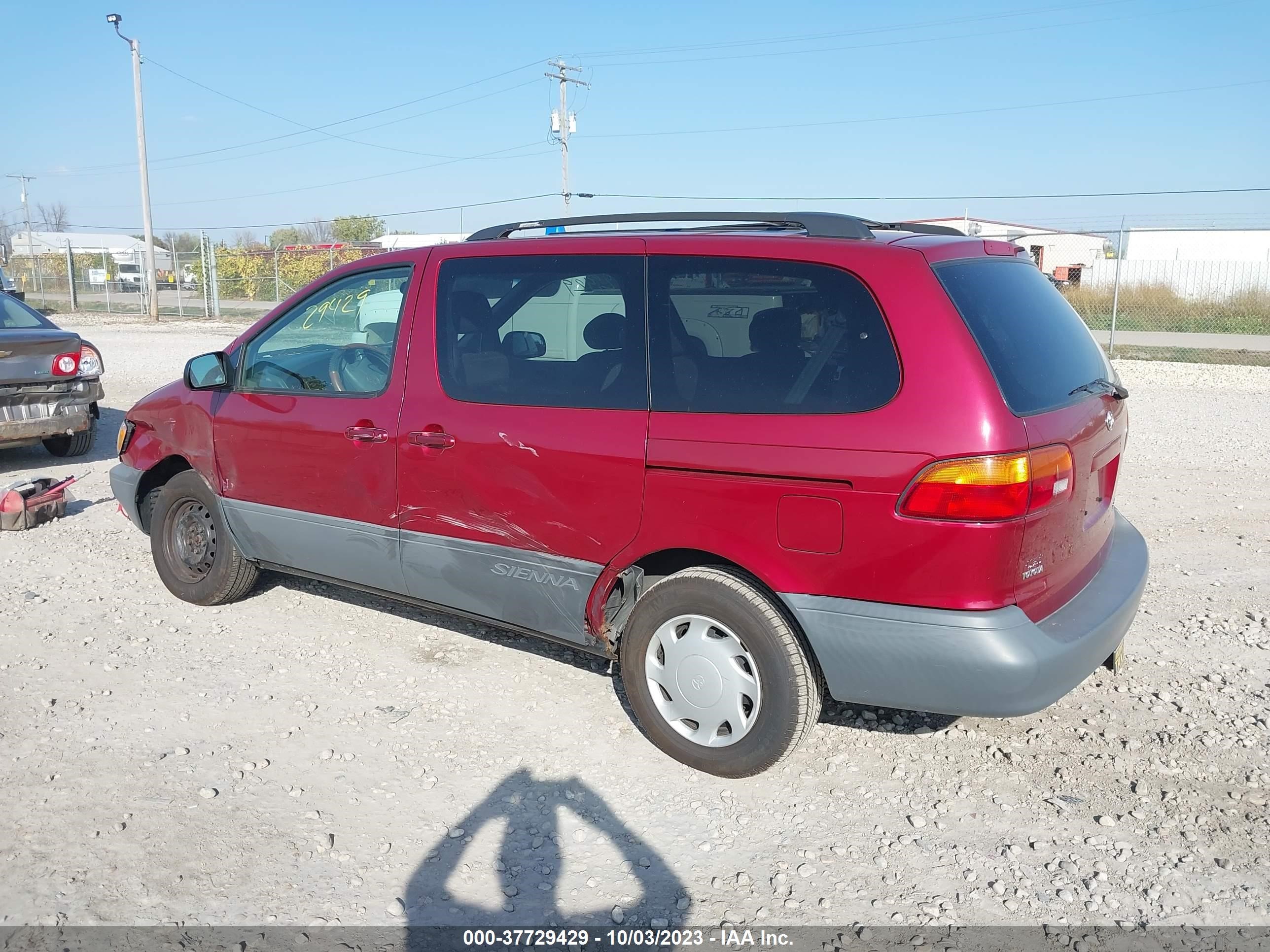 Photo 2 VIN: 4T3ZF13C8YU274104 - TOYOTA SIENNA 