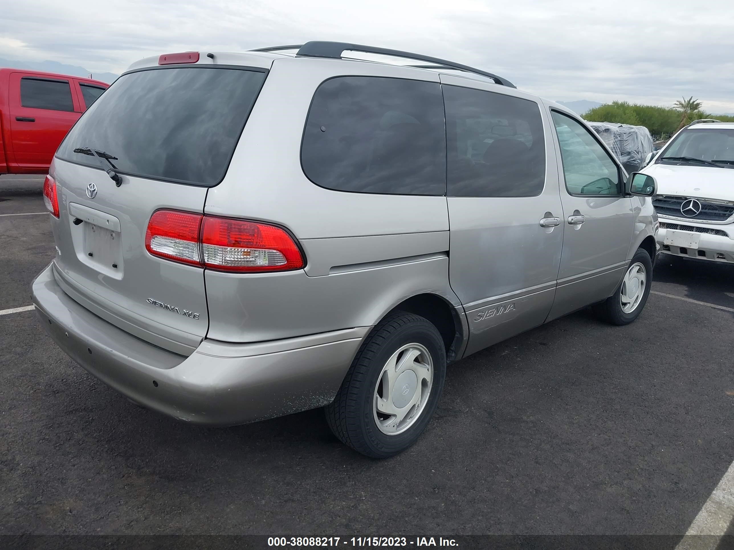 Photo 3 VIN: 4T3ZF13C91U370524 - TOYOTA SIENNA 