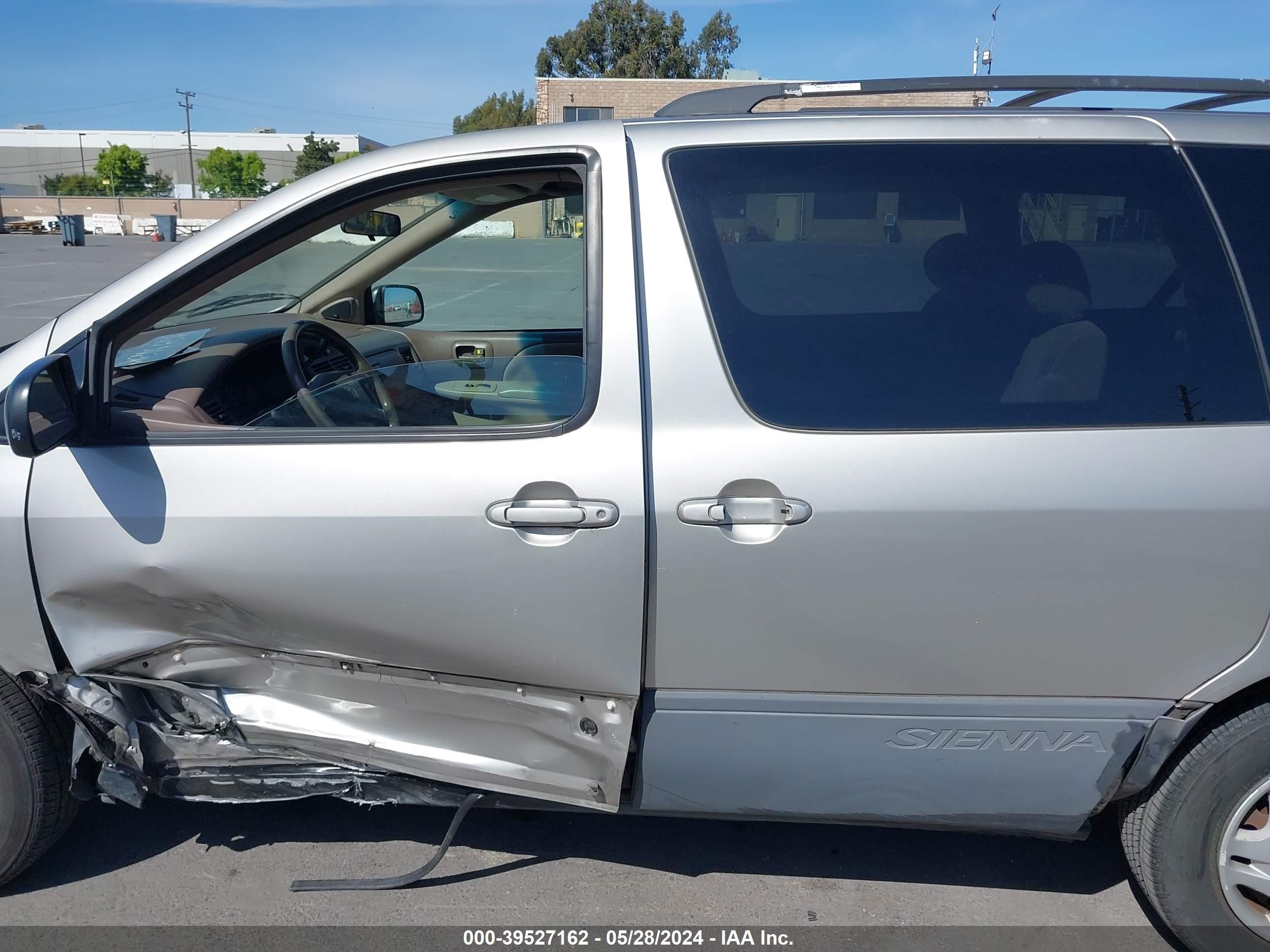 Photo 14 VIN: 4T3ZF13C91U380423 - TOYOTA SIENNA 