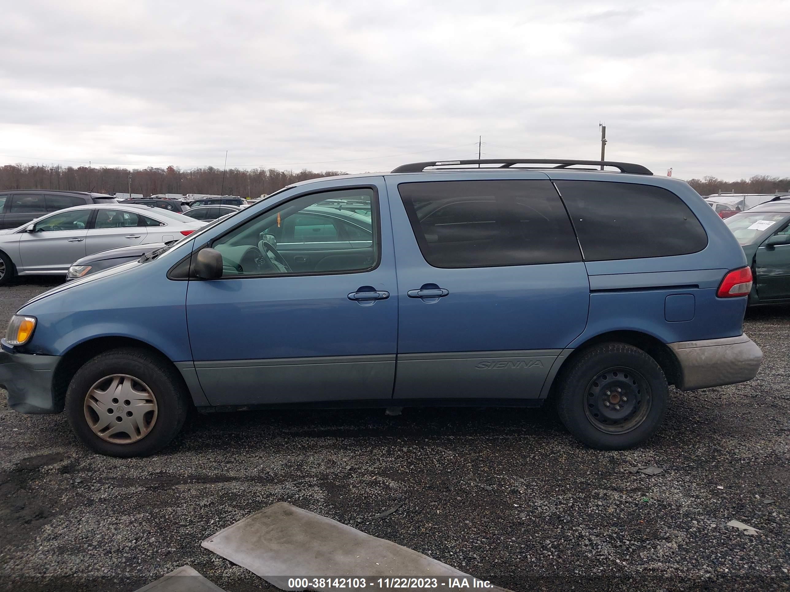 Photo 13 VIN: 4T3ZF13C92U482273 - TOYOTA SIENNA 