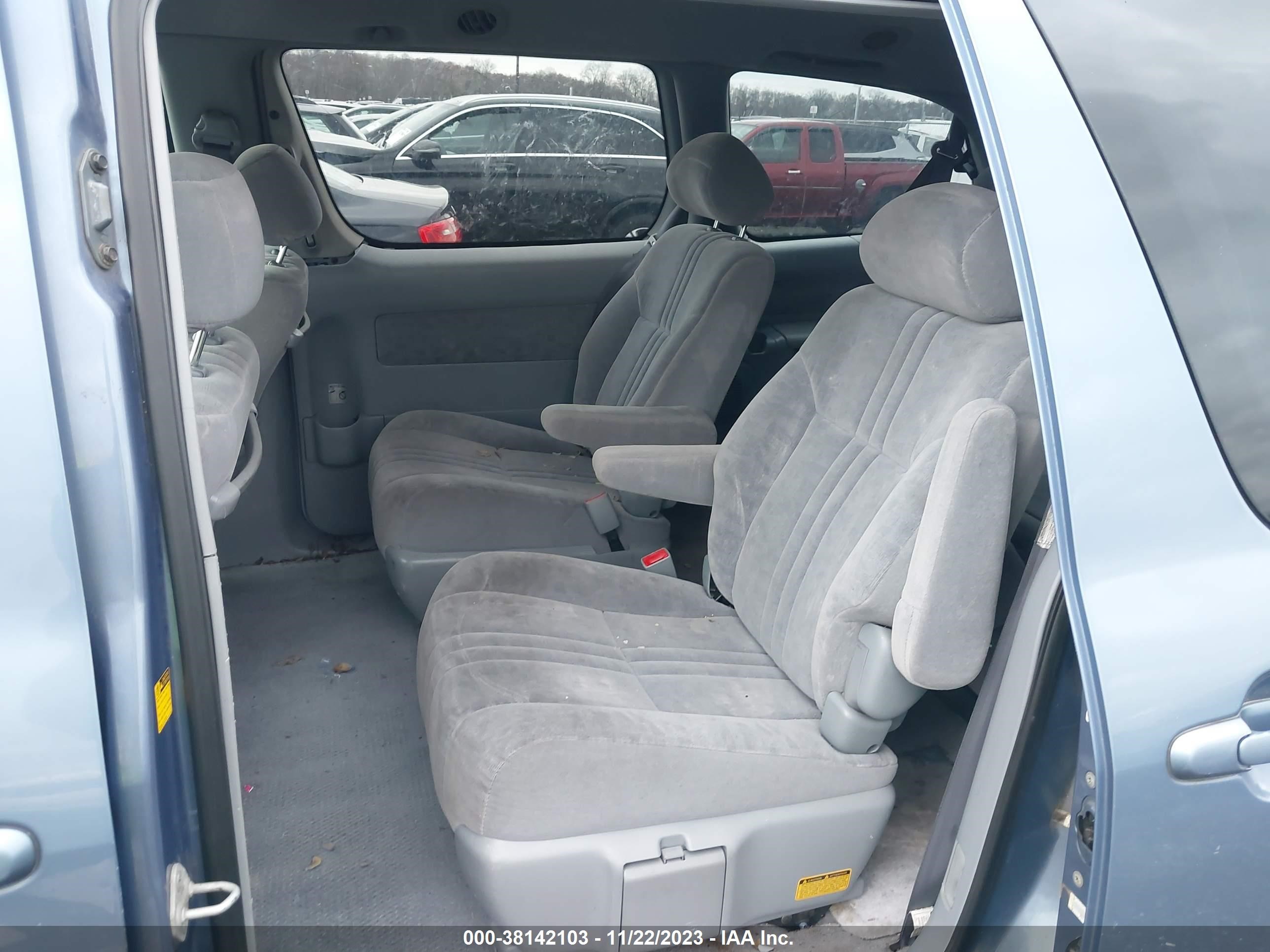 Photo 7 VIN: 4T3ZF13C92U482273 - TOYOTA SIENNA 