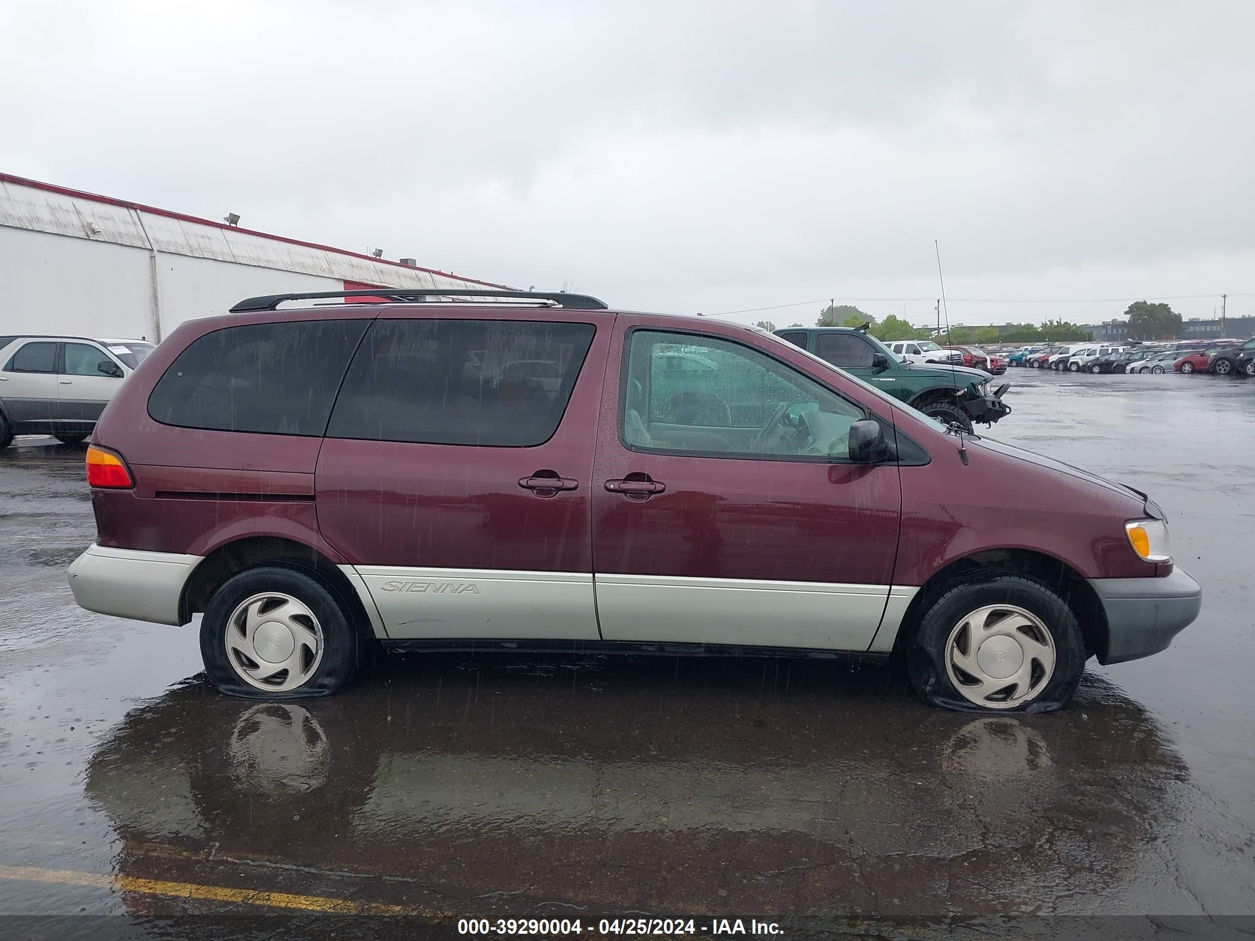 Photo 12 VIN: 4T3ZF13C9WU085166 - TOYOTA SIENNA 