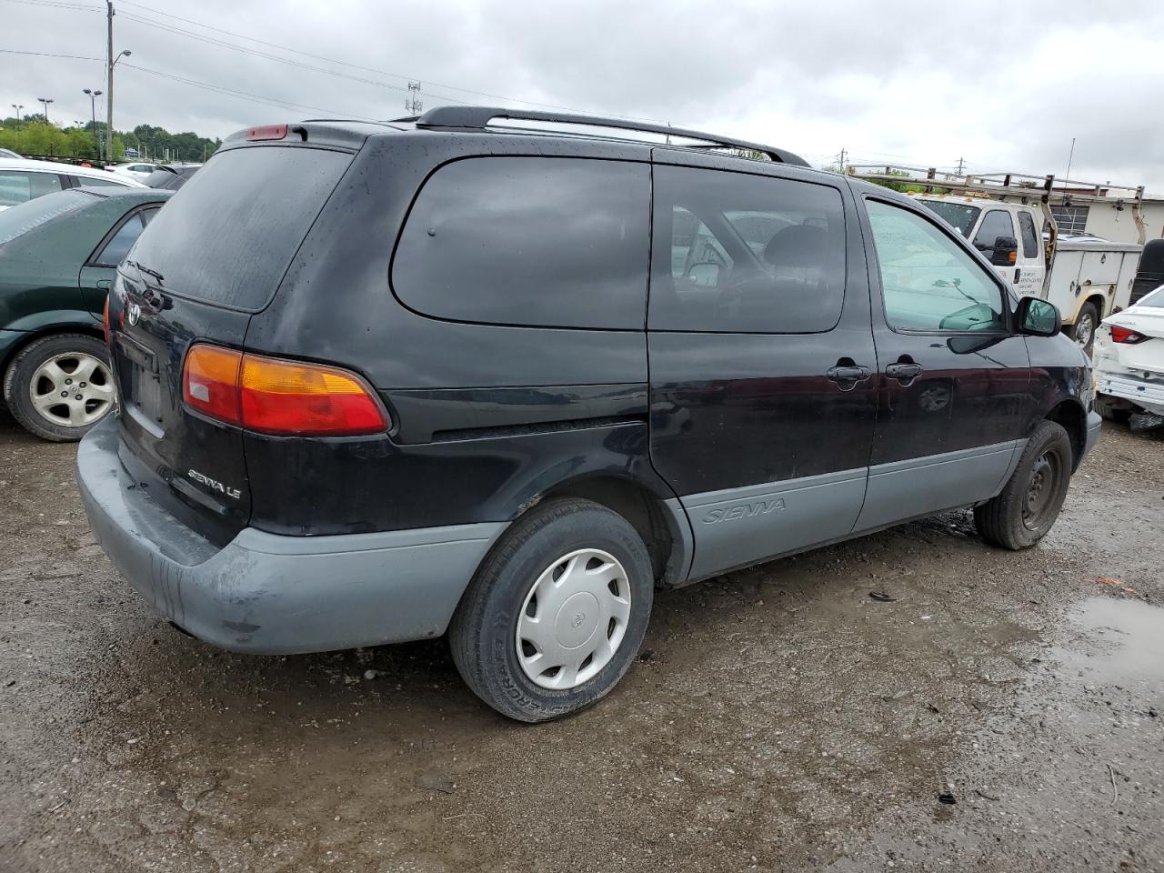 Photo 2 VIN: 4T3ZF13C9XU089929 - TOYOTA SIENNA 