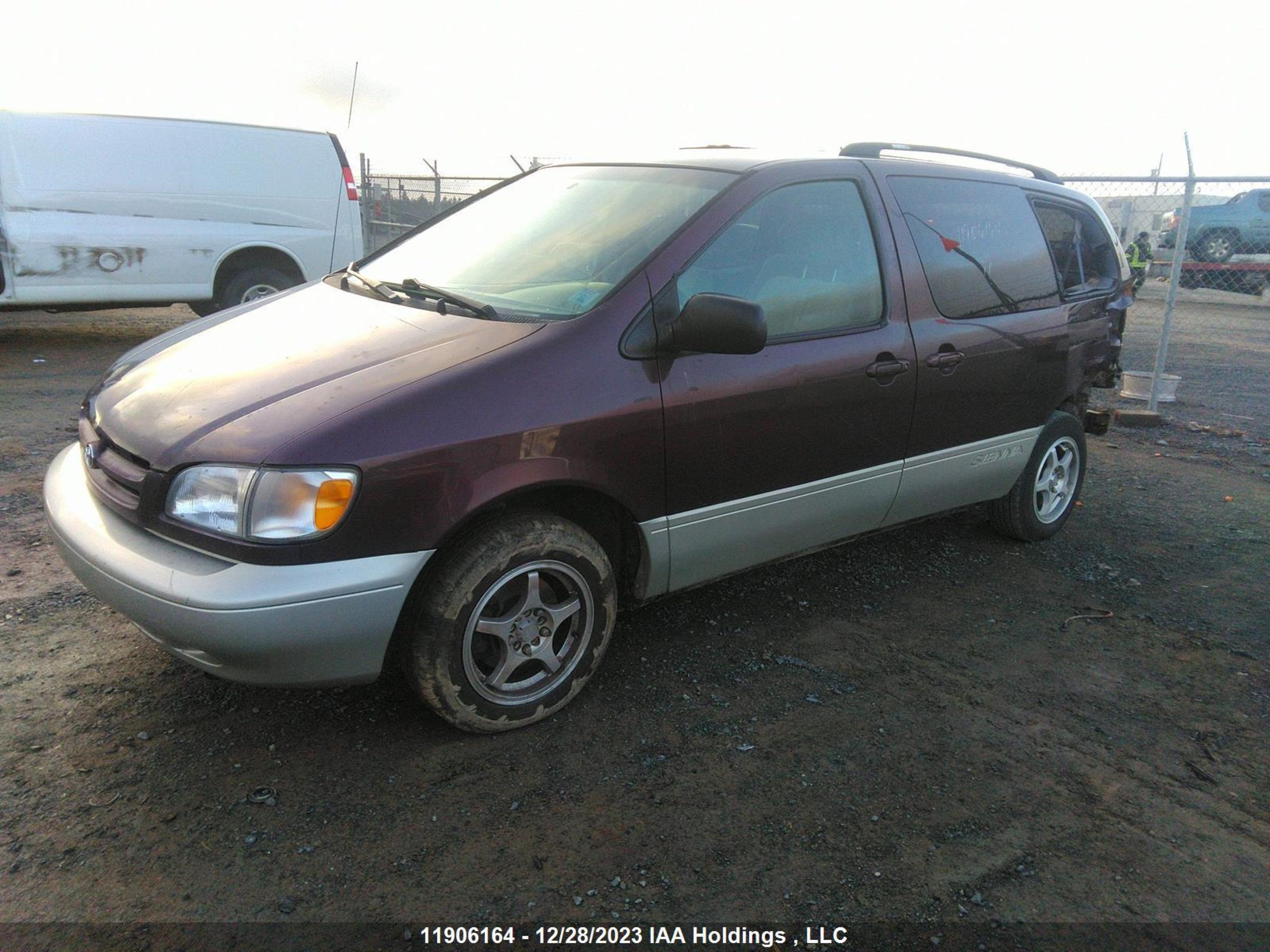 Photo 1 VIN: 4T3ZF13C9XU152835 - TOYOTA SIENNA 