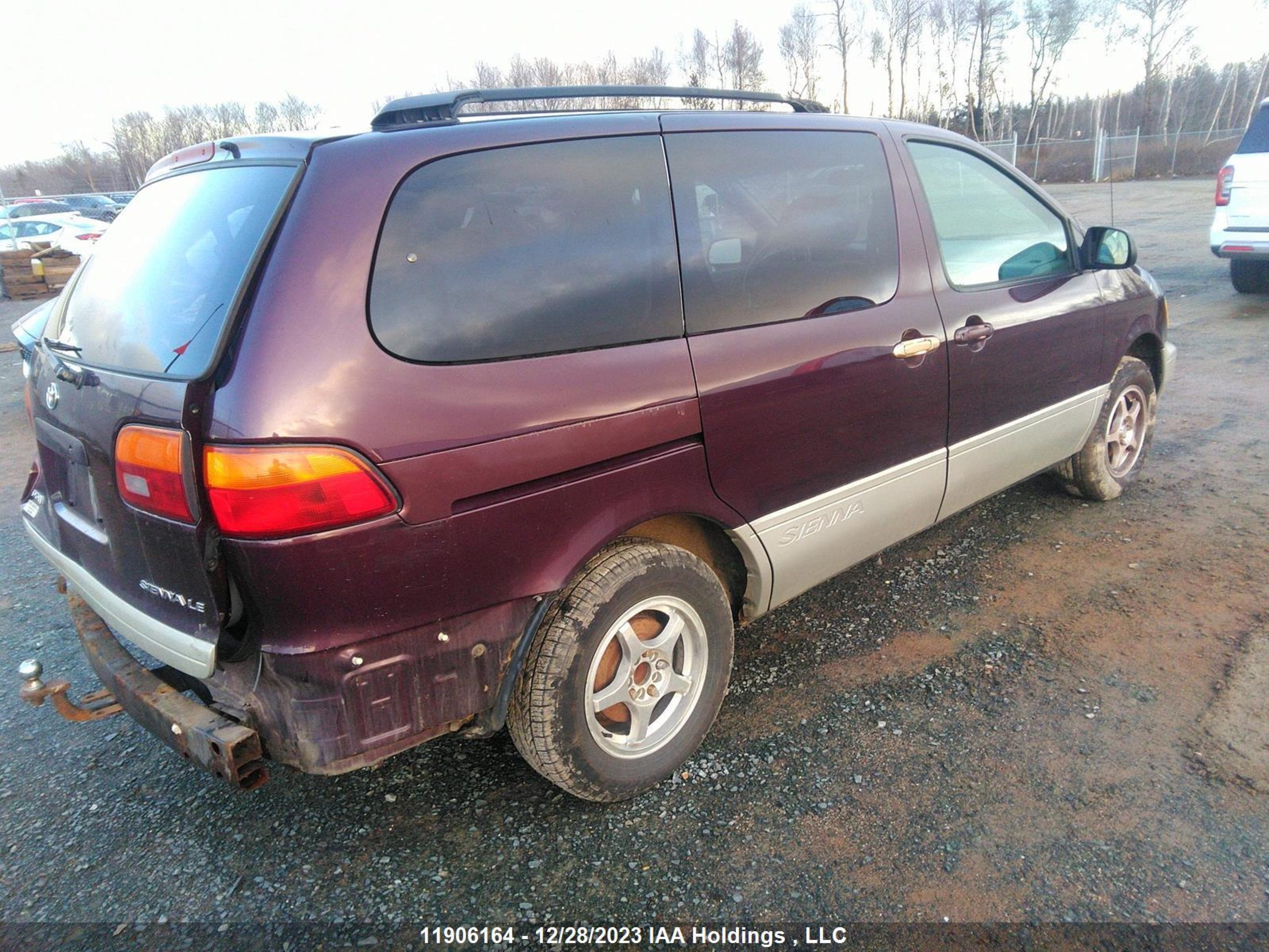 Photo 3 VIN: 4T3ZF13C9XU152835 - TOYOTA SIENNA 