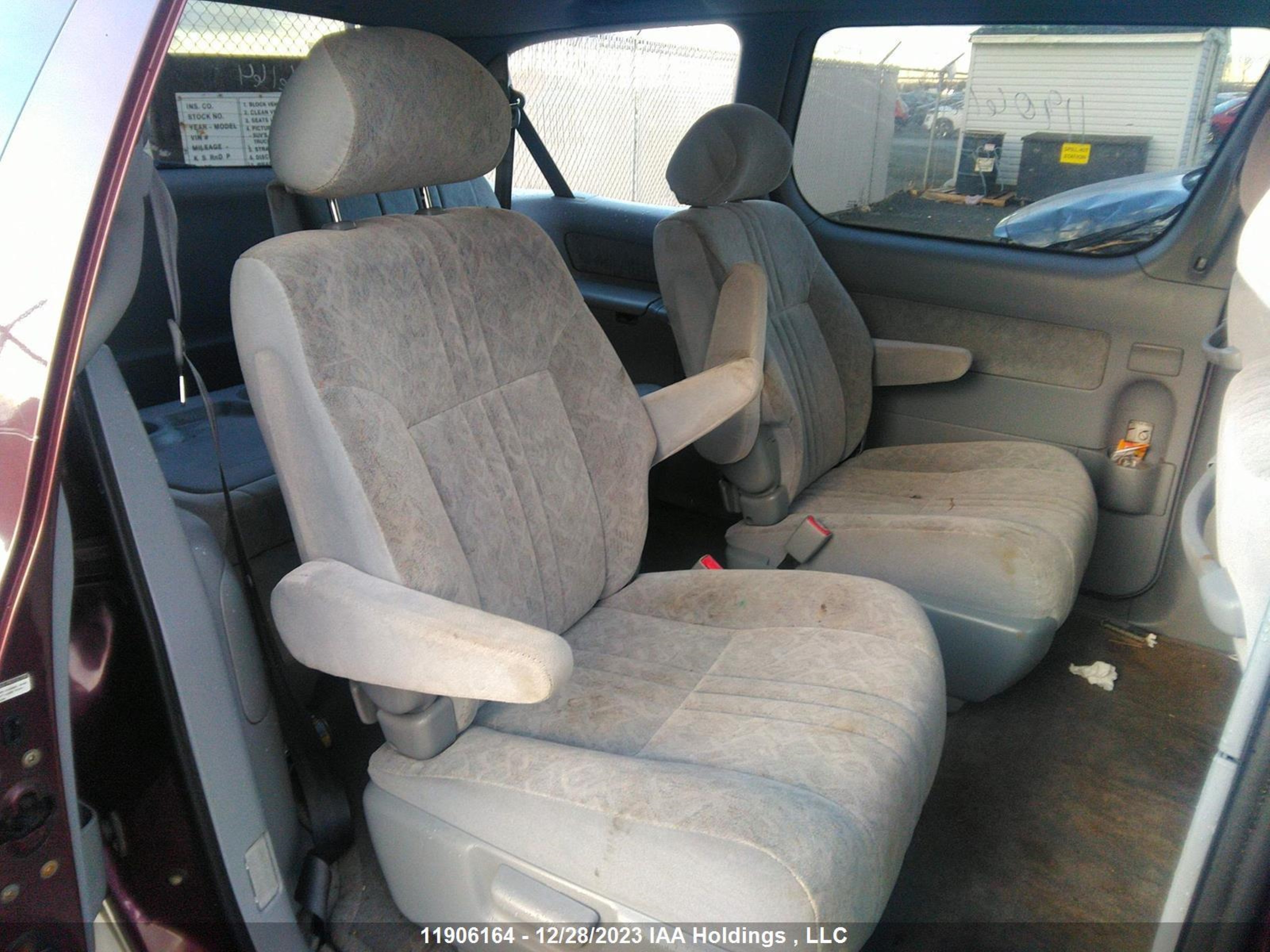 Photo 7 VIN: 4T3ZF13C9XU152835 - TOYOTA SIENNA 