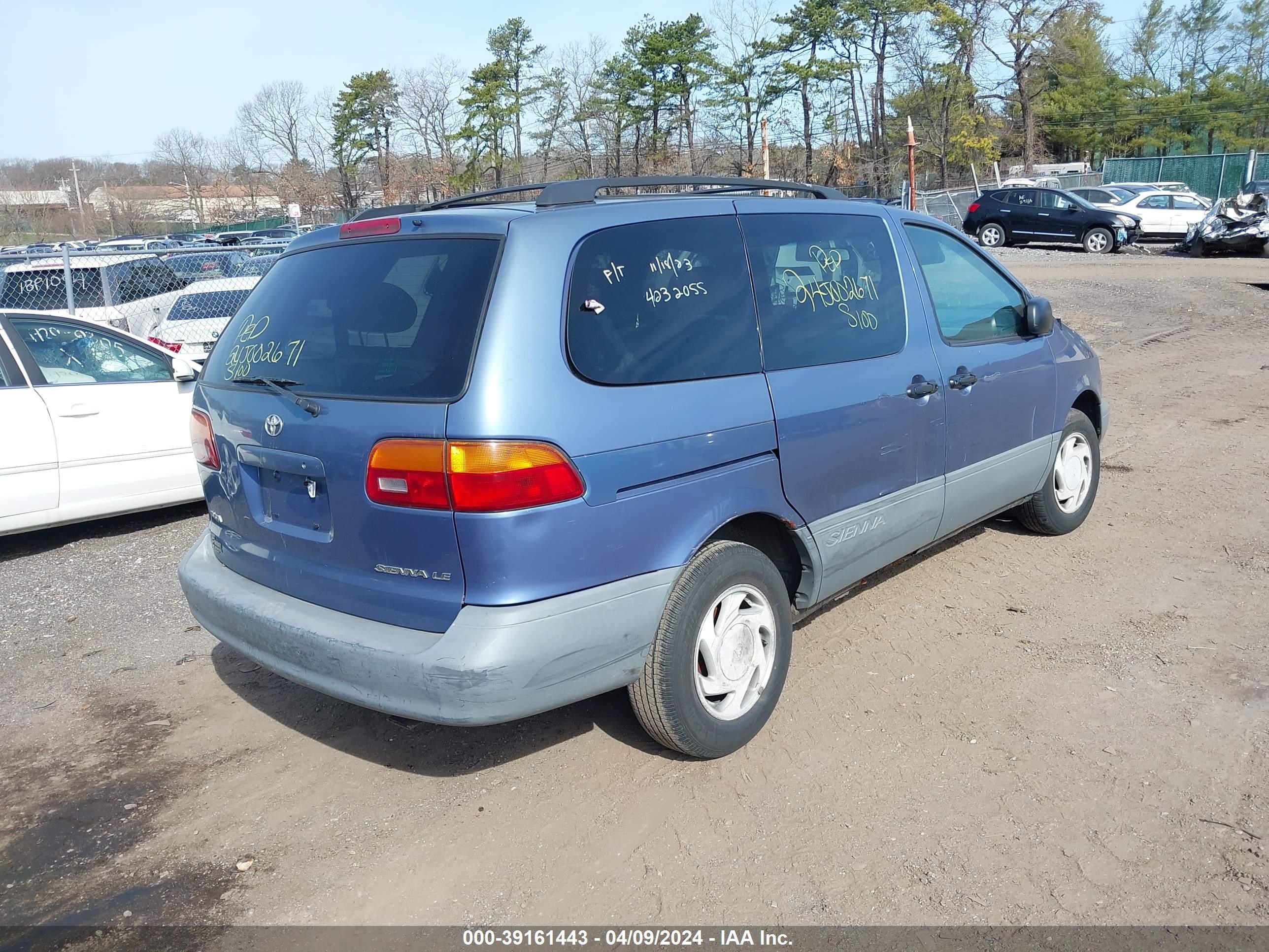 Photo 3 VIN: 4T3ZF13C9YU271308 - TOYOTA SIENNA 