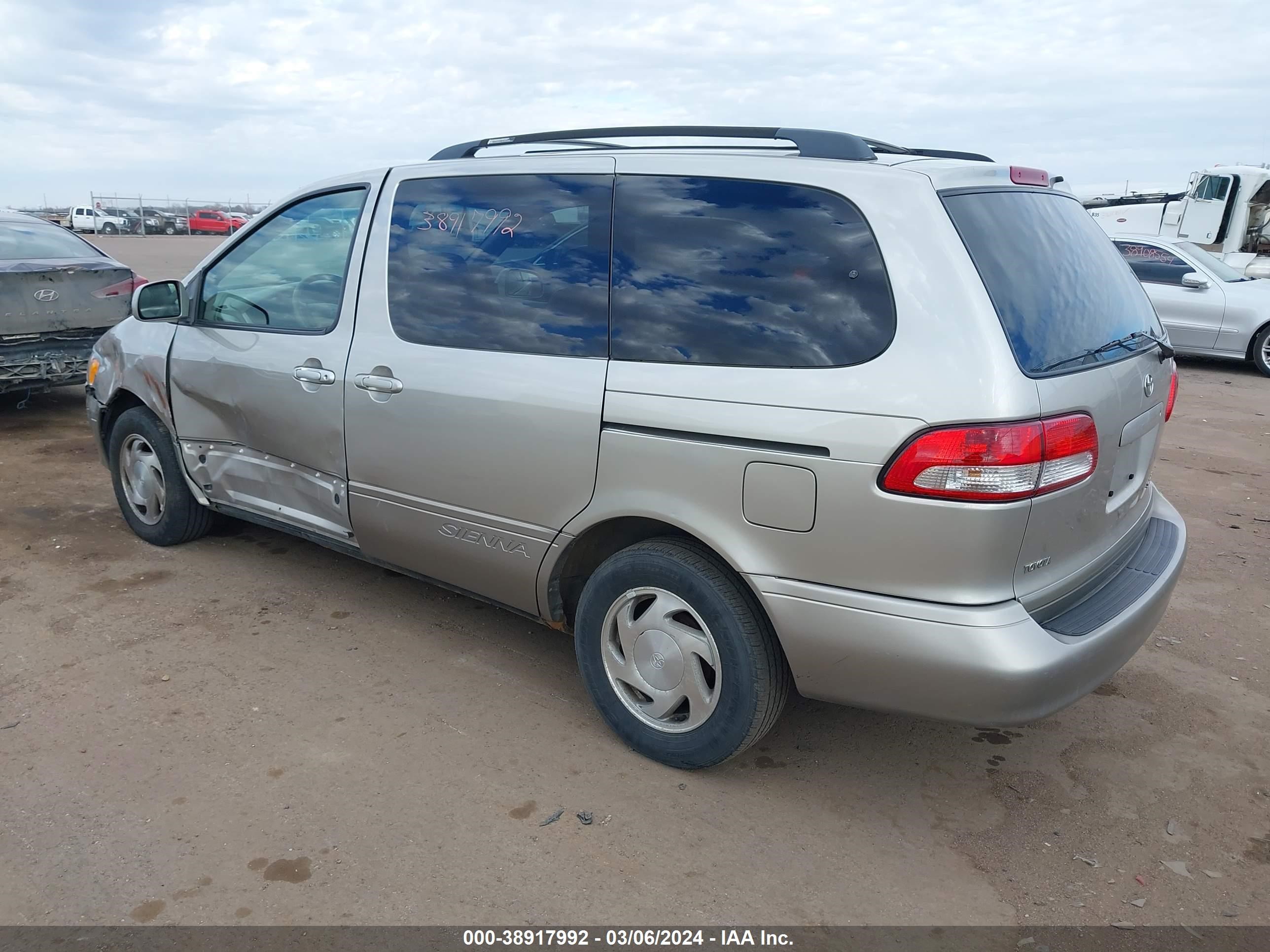 Photo 2 VIN: 4T3ZF13CX1U350072 - TOYOTA SIENNA 