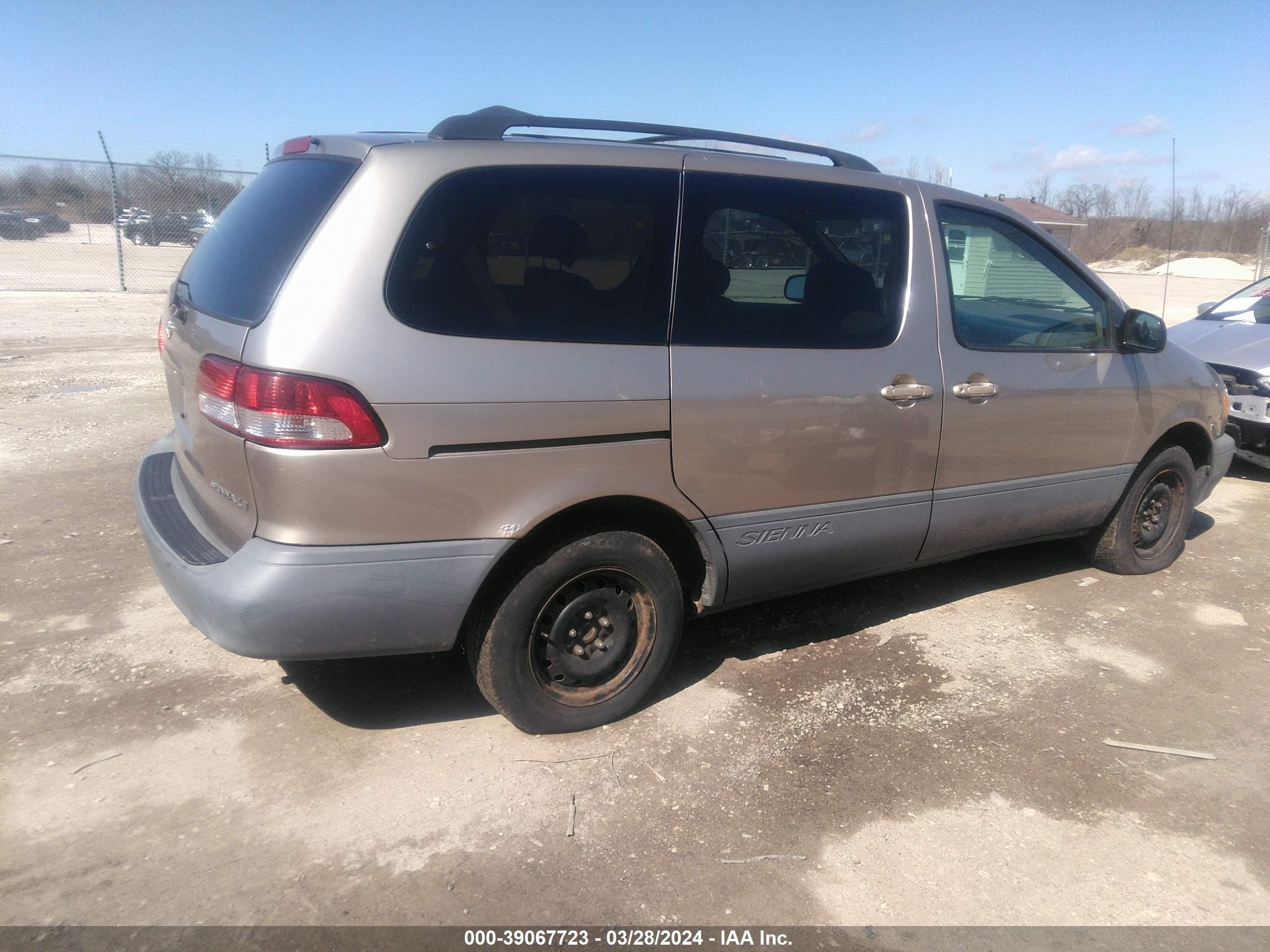 Photo 3 VIN: 4T3ZF13CX1U409086 - TOYOTA SIENNA 