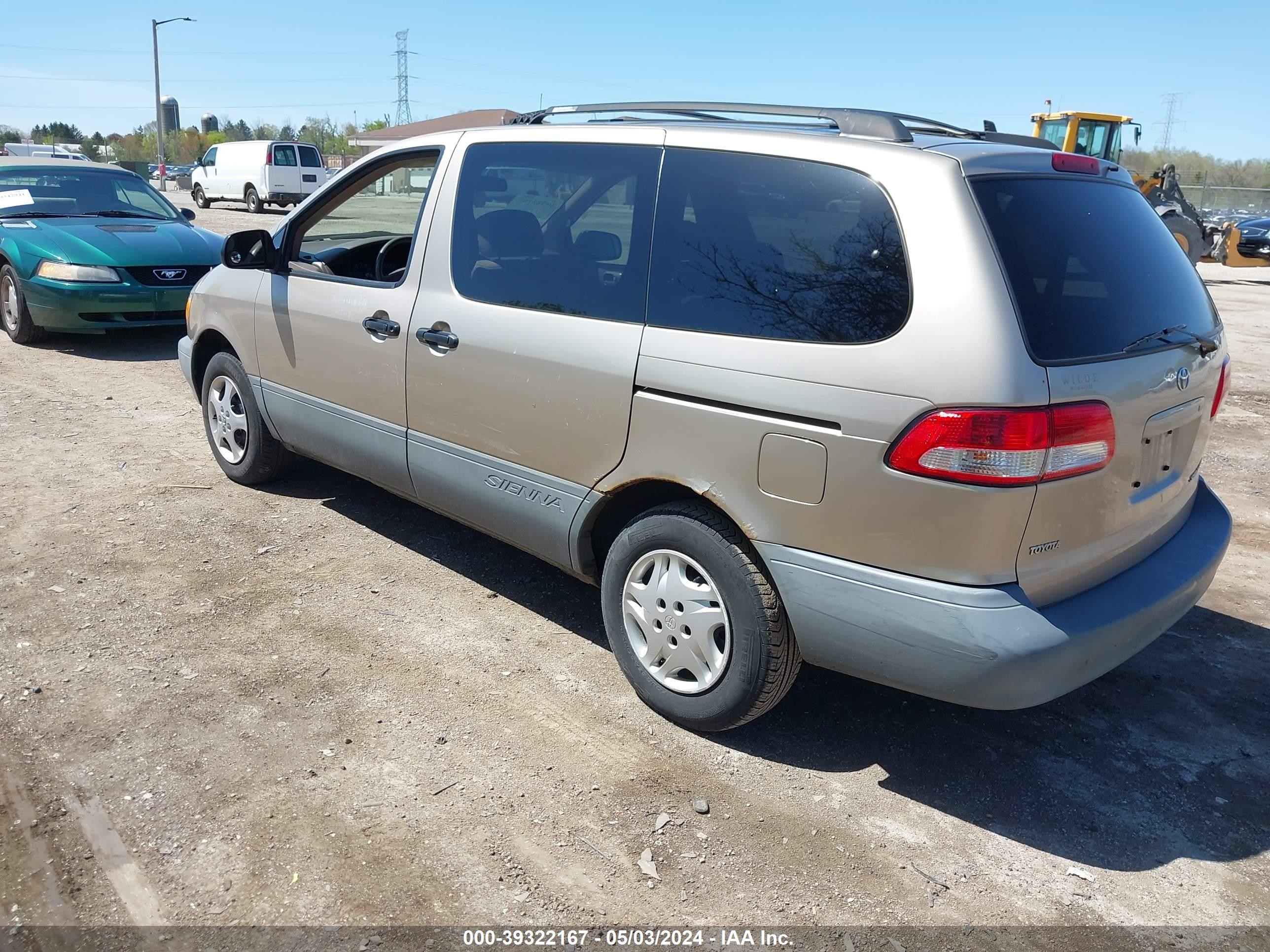 Photo 2 VIN: 4T3ZF13CX2U446348 - TOYOTA SIENNA 