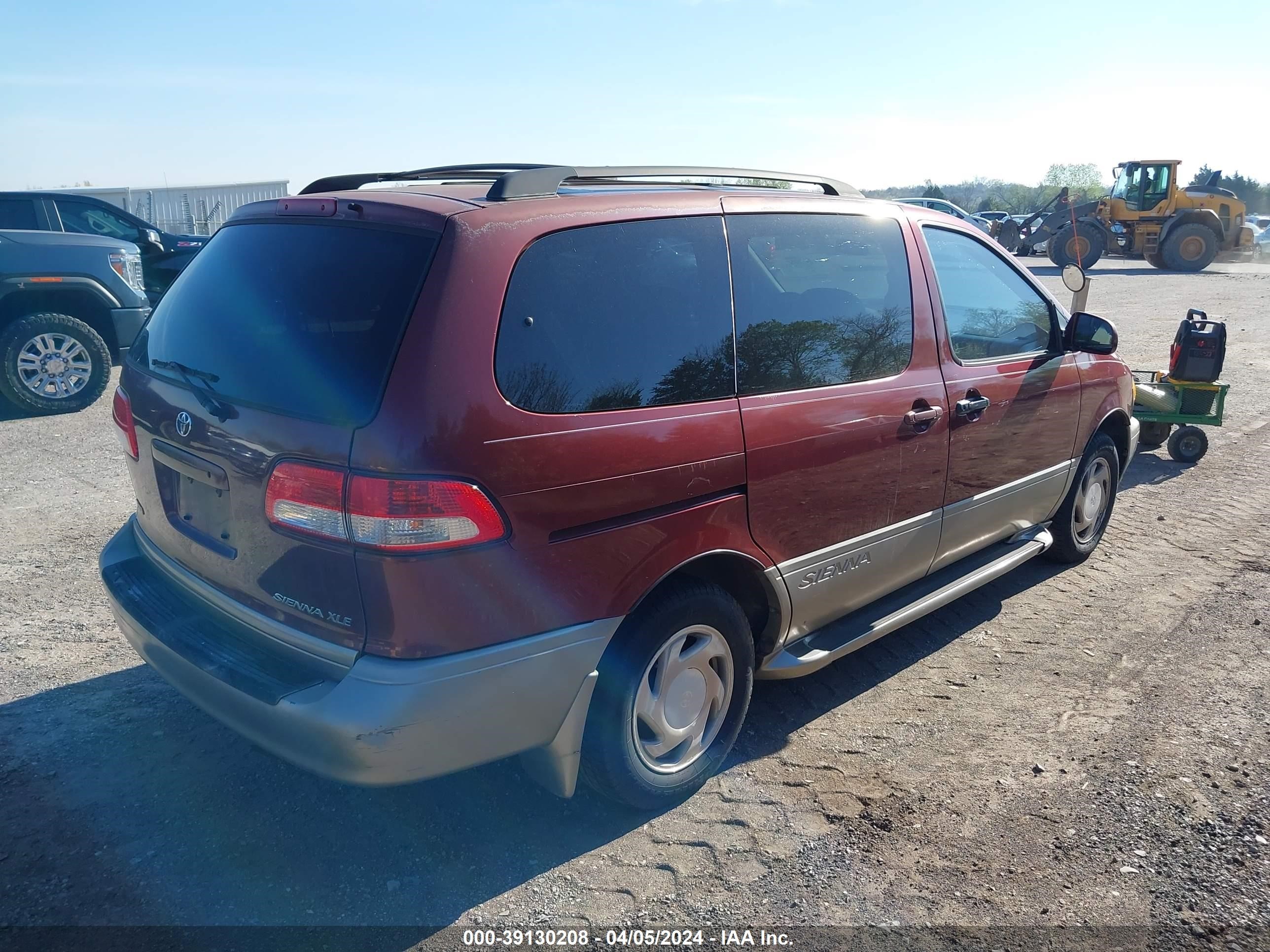 Photo 3 VIN: 4T3ZF13CX2U458855 - TOYOTA SIENNA 