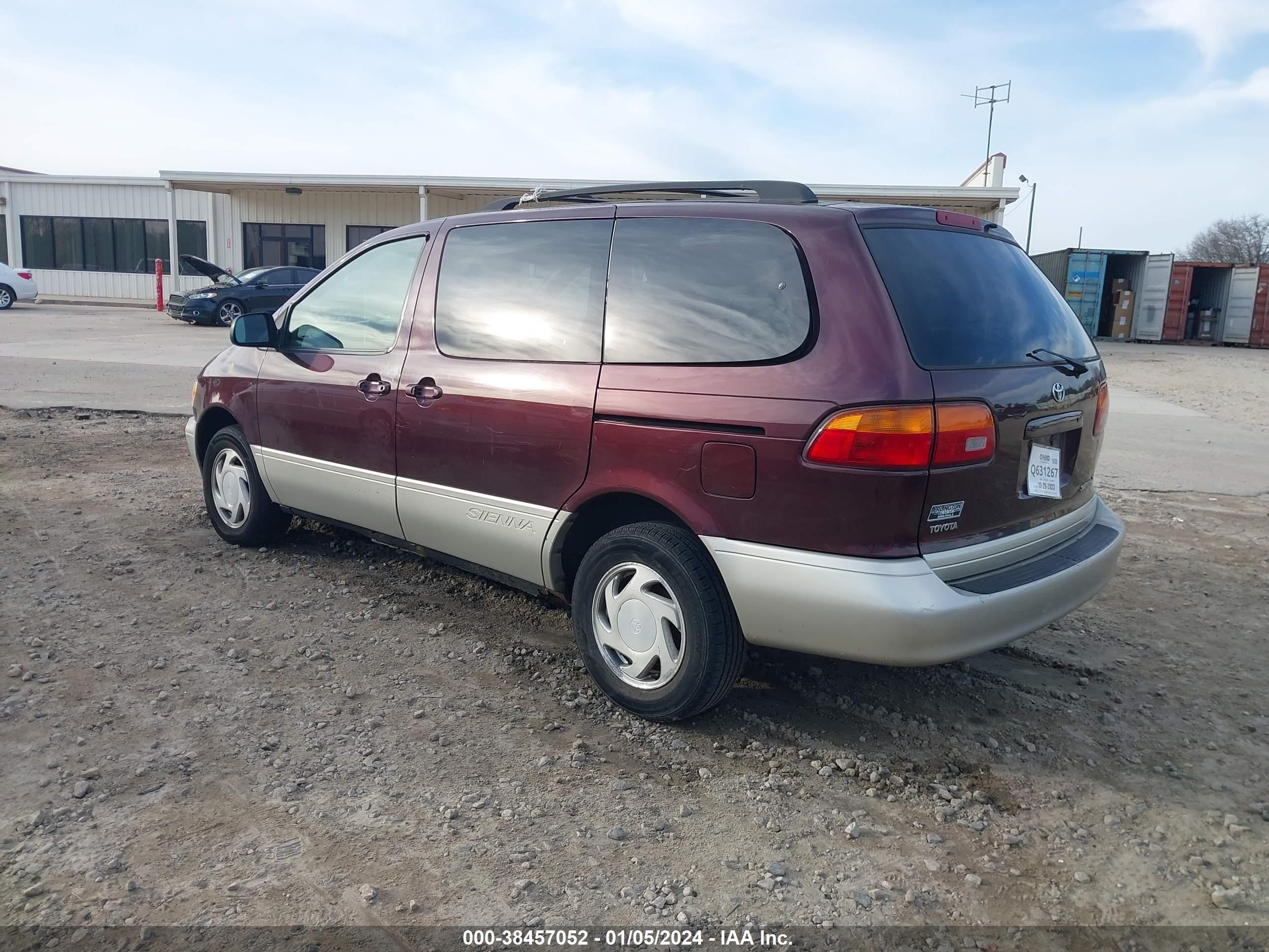 Photo 2 VIN: 4T3ZF13CXXU133954 - TOYOTA SIENNA 