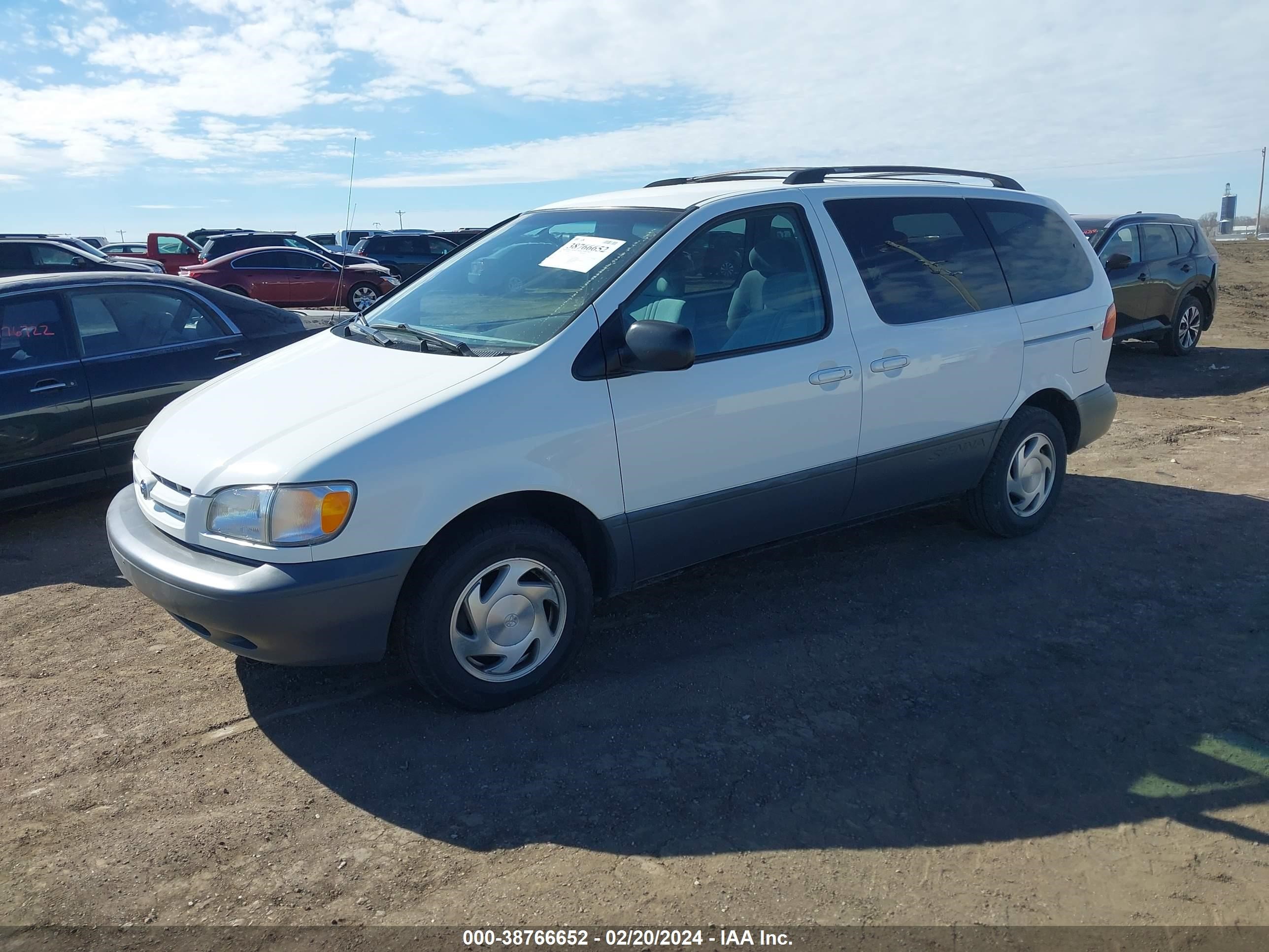 Photo 1 VIN: 4T3ZF13CXYU315641 - TOYOTA SIENNA 