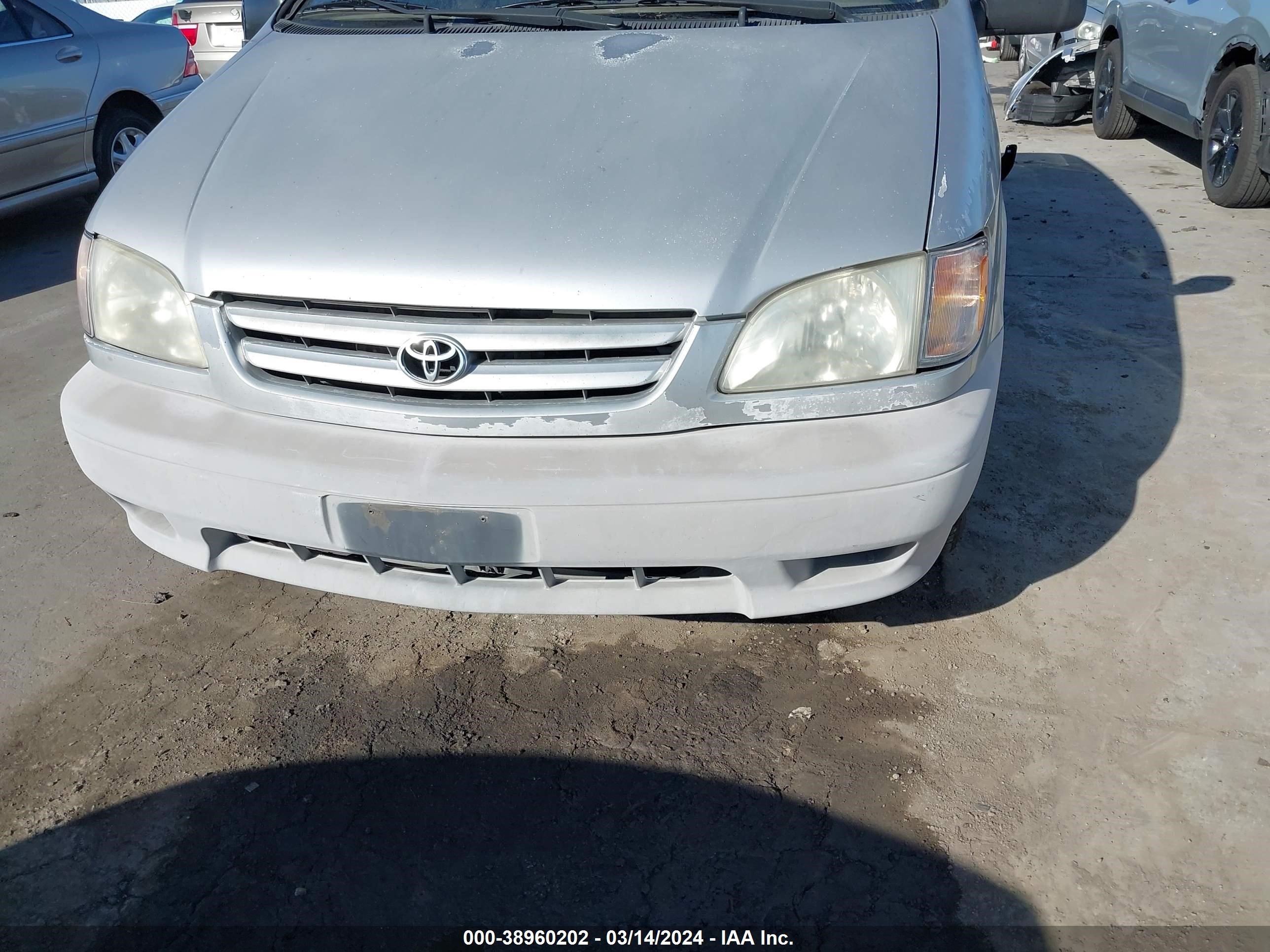 Photo 11 VIN: 4T3ZF19C01U323115 - TOYOTA SIENNA 