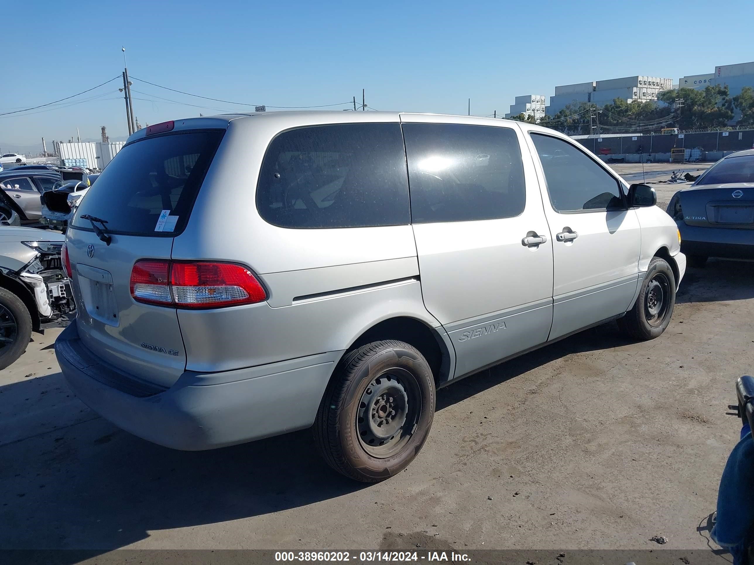 Photo 3 VIN: 4T3ZF19C01U323115 - TOYOTA SIENNA 