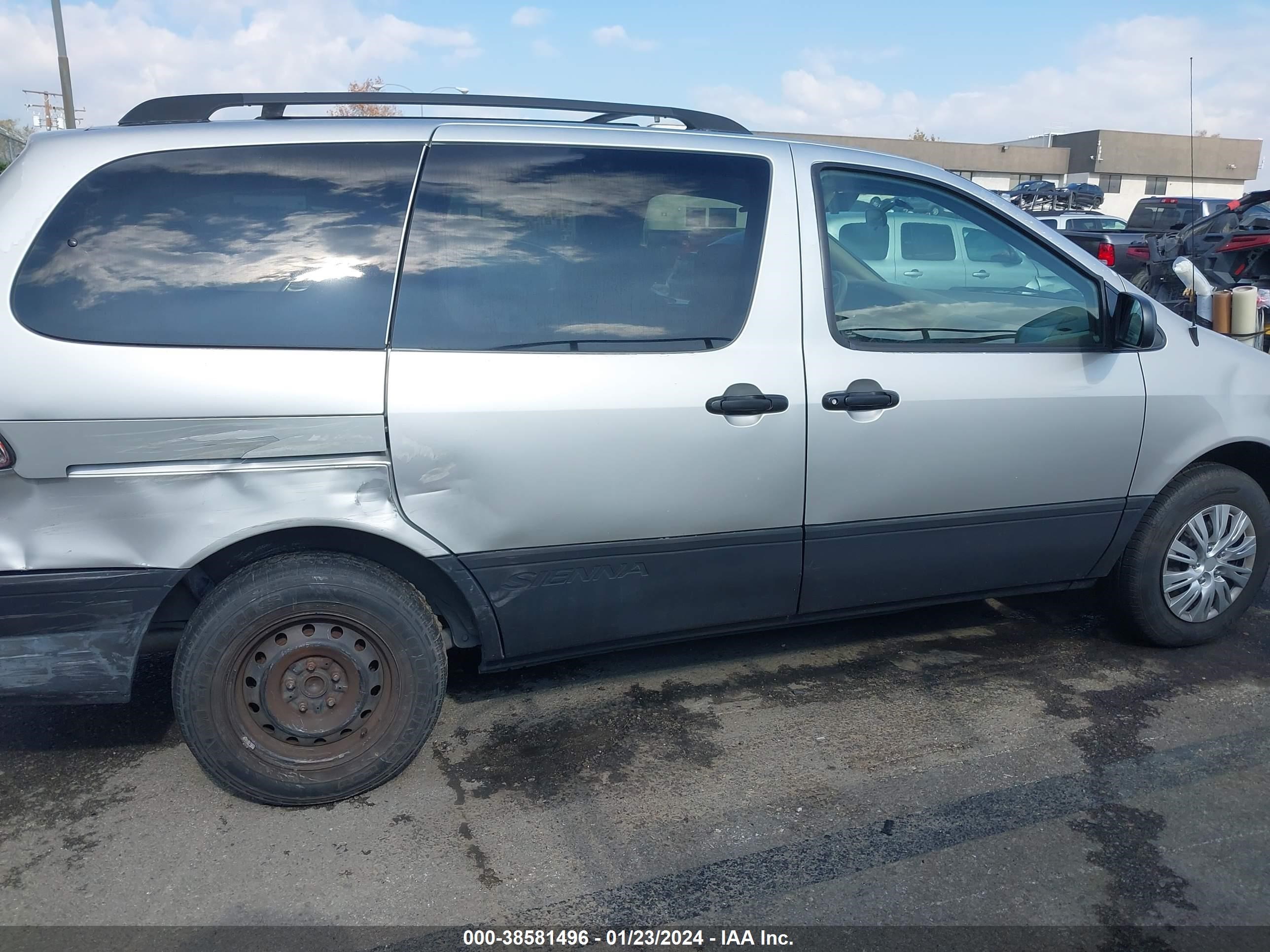 Photo 12 VIN: 4T3ZF19C12U493839 - TOYOTA SIENNA 