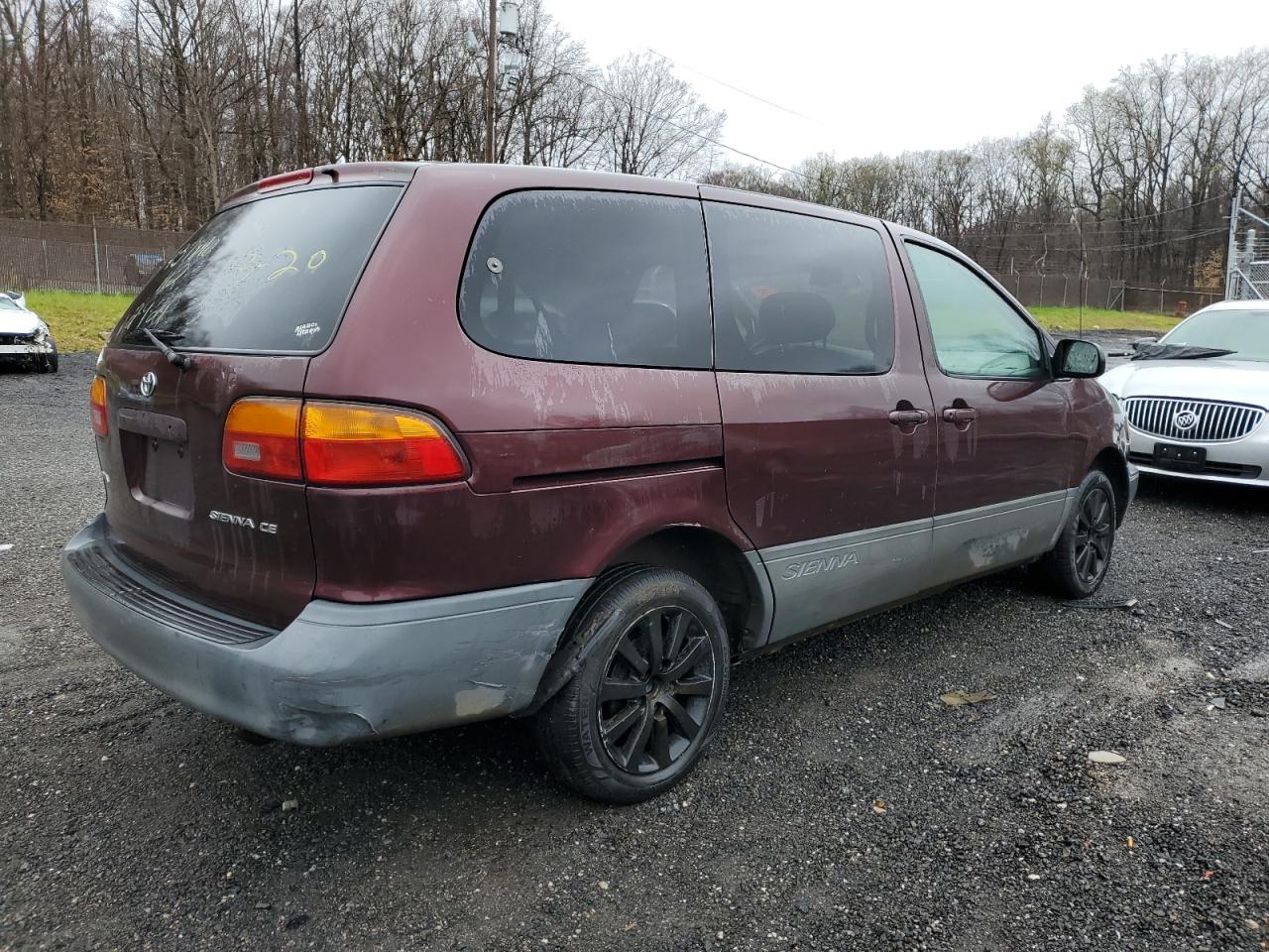 Photo 2 VIN: 4T3ZF19C1XU140671 - TOYOTA SIENNA 