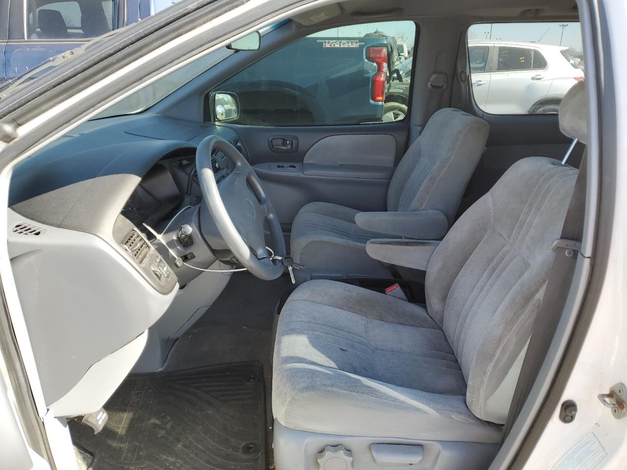 Photo 6 VIN: 4T3ZF19C2YU224449 - TOYOTA SIENNA 