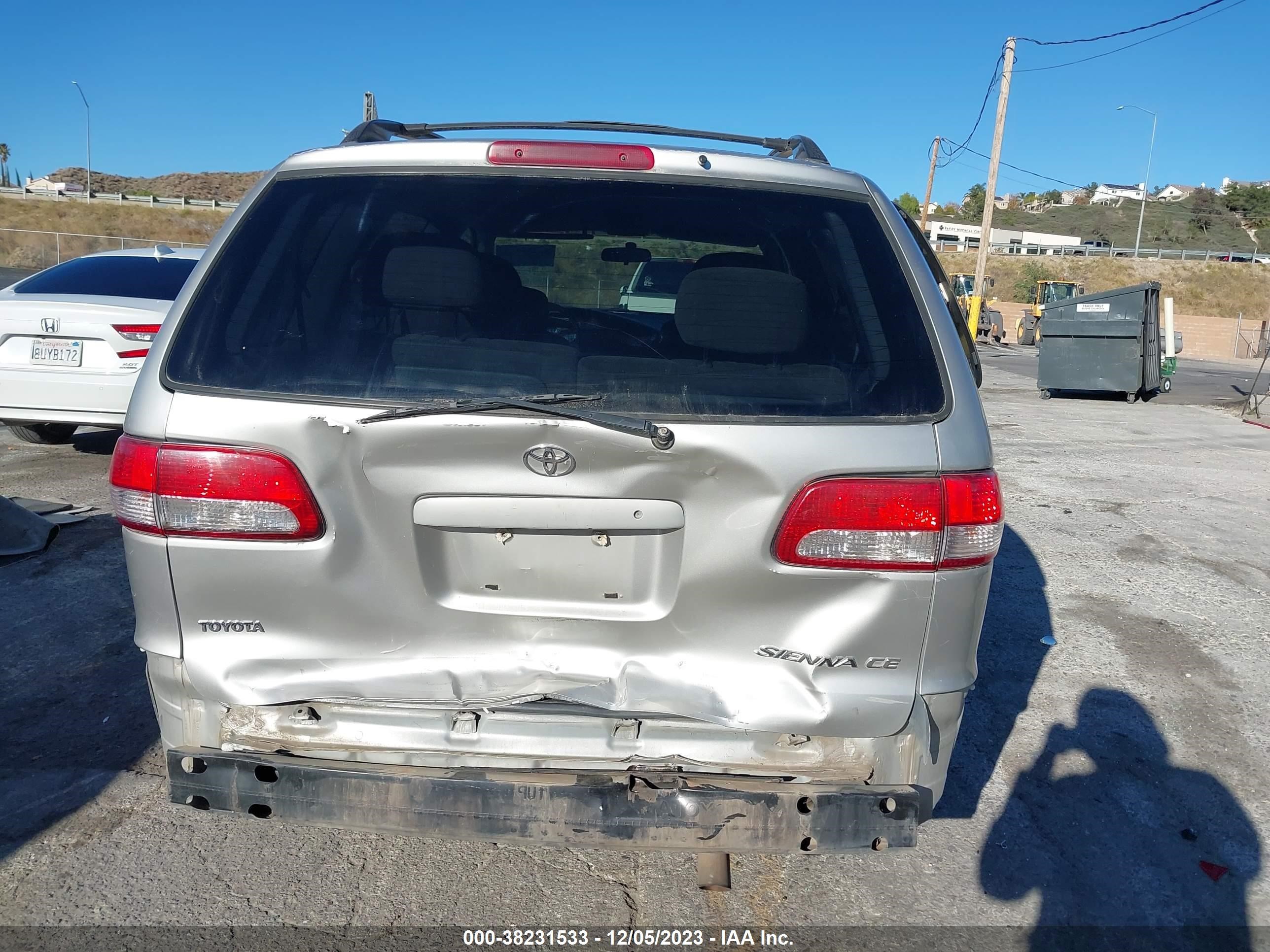 Photo 16 VIN: 4T3ZF19C43U512918 - TOYOTA SIENNA 