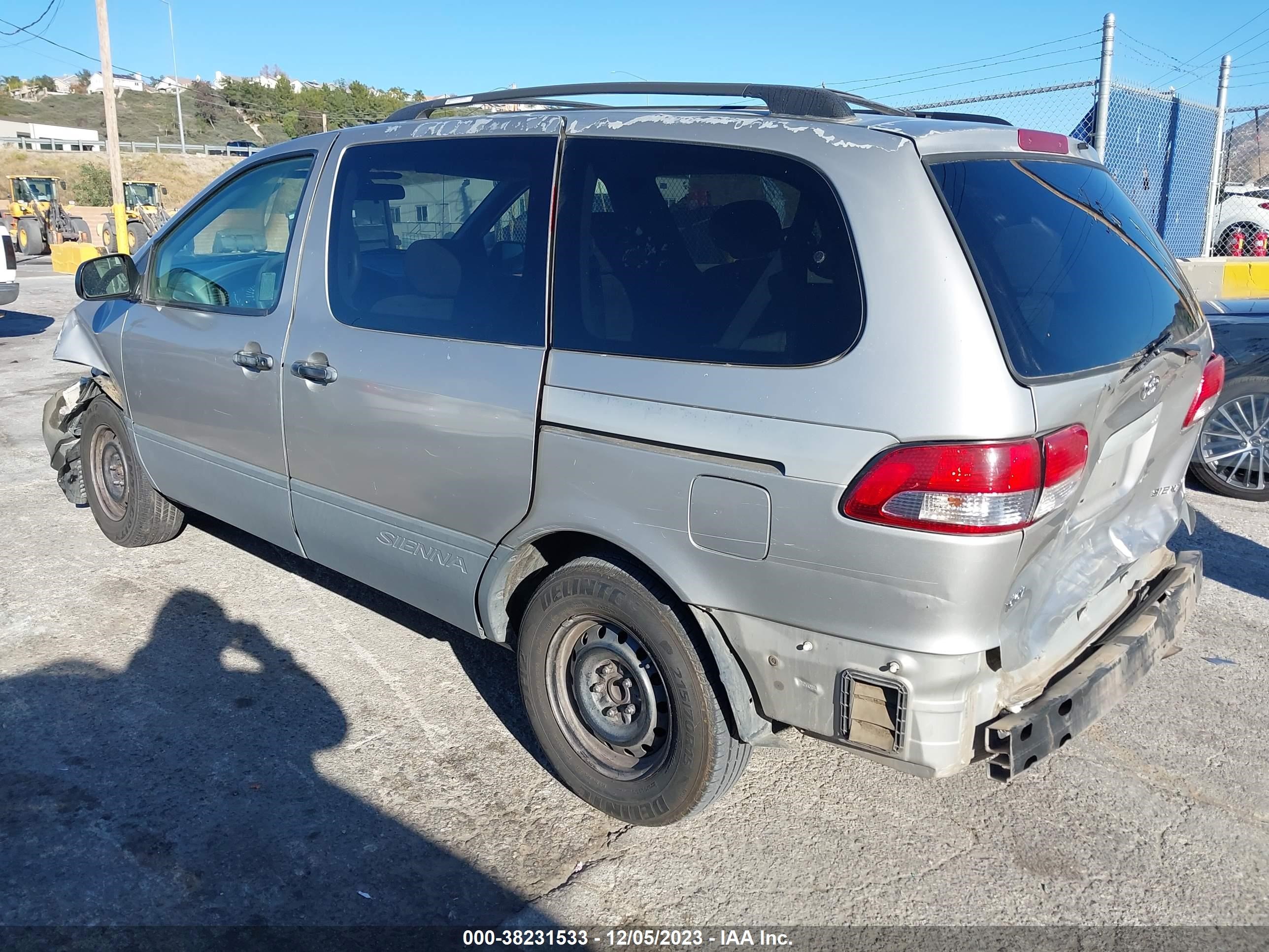 Photo 2 VIN: 4T3ZF19C43U512918 - TOYOTA SIENNA 