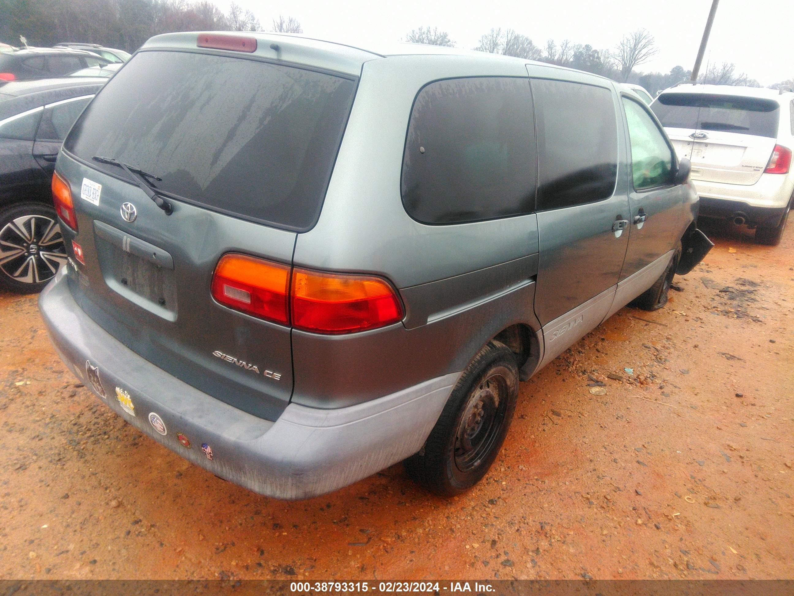 Photo 3 VIN: 4T3ZF19C4XU095953 - TOYOTA SIENNA 