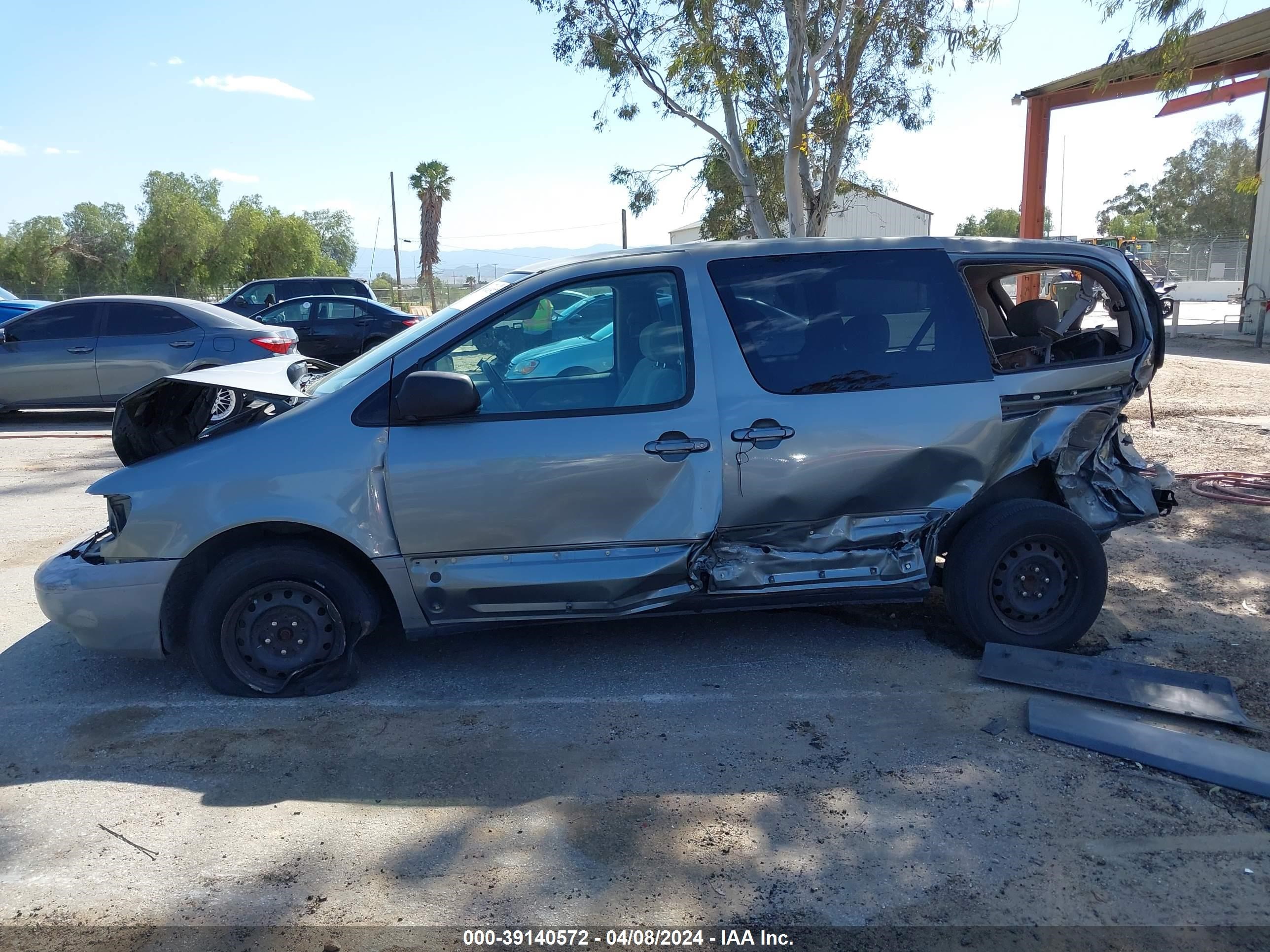 Photo 14 VIN: 4T3ZF19C6YU216421 - TOYOTA SIENNA 