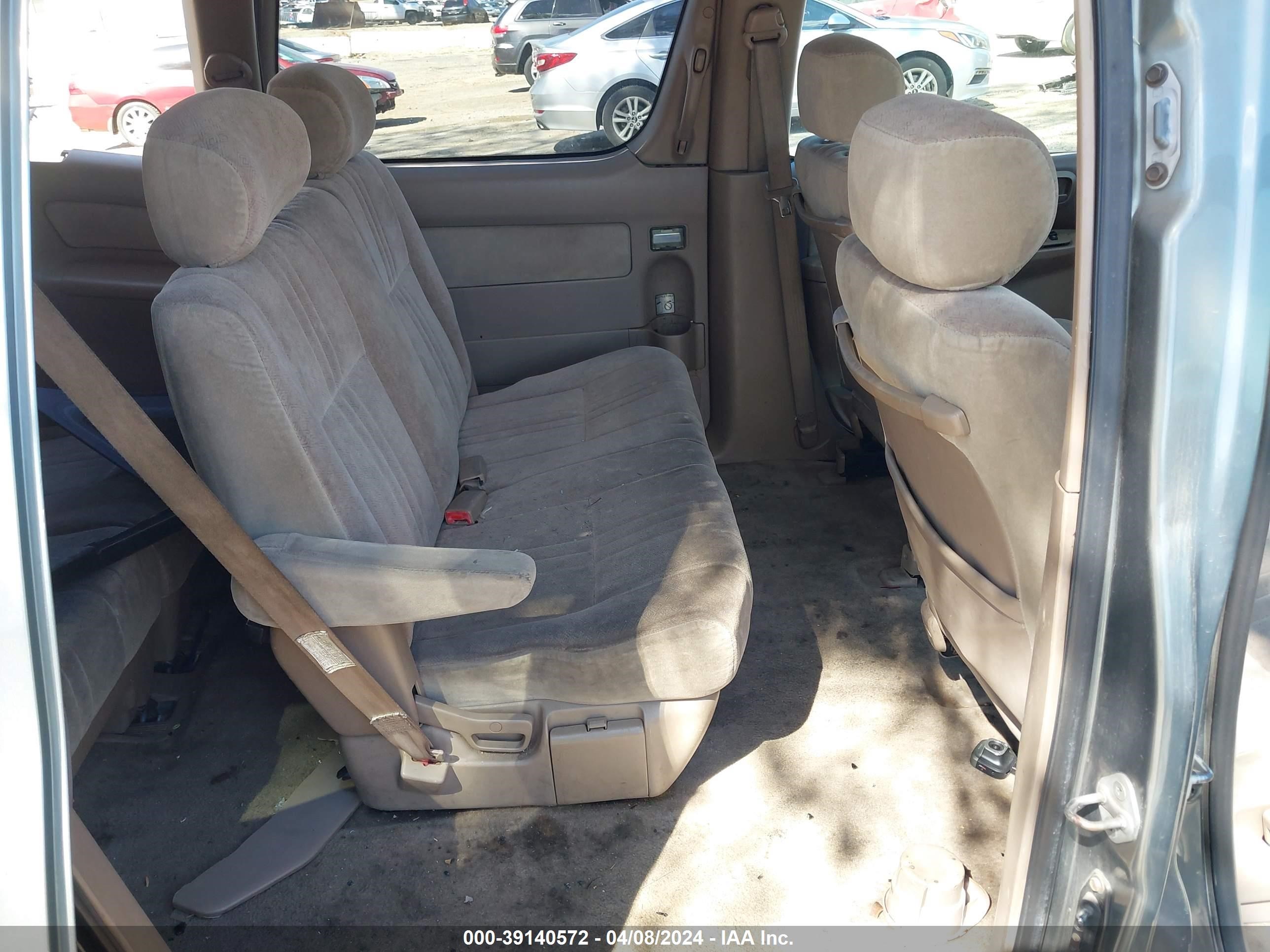 Photo 7 VIN: 4T3ZF19C6YU216421 - TOYOTA SIENNA 