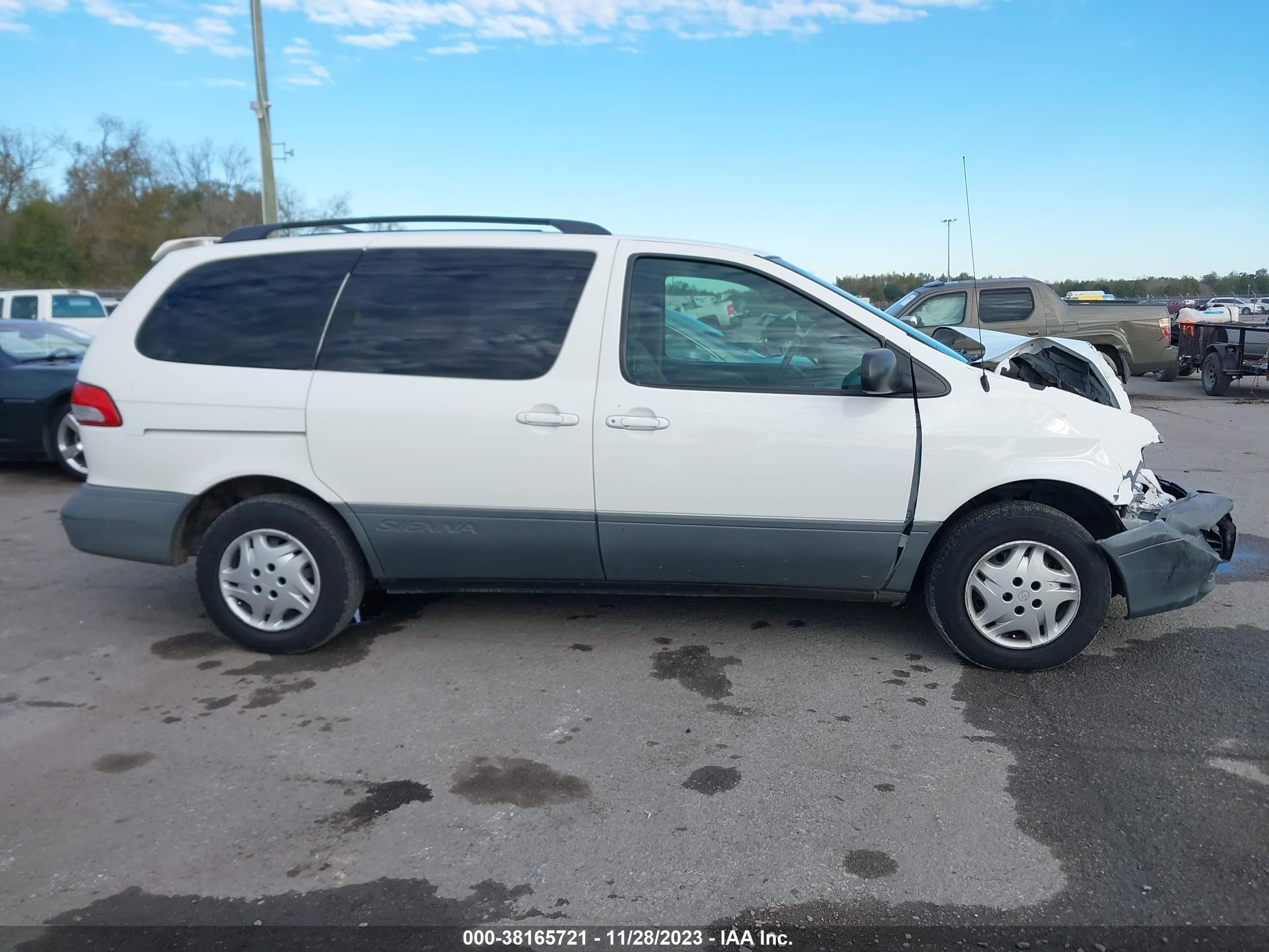 Photo 12 VIN: 4T3ZF19C71U382842 - TOYOTA SIENNA 