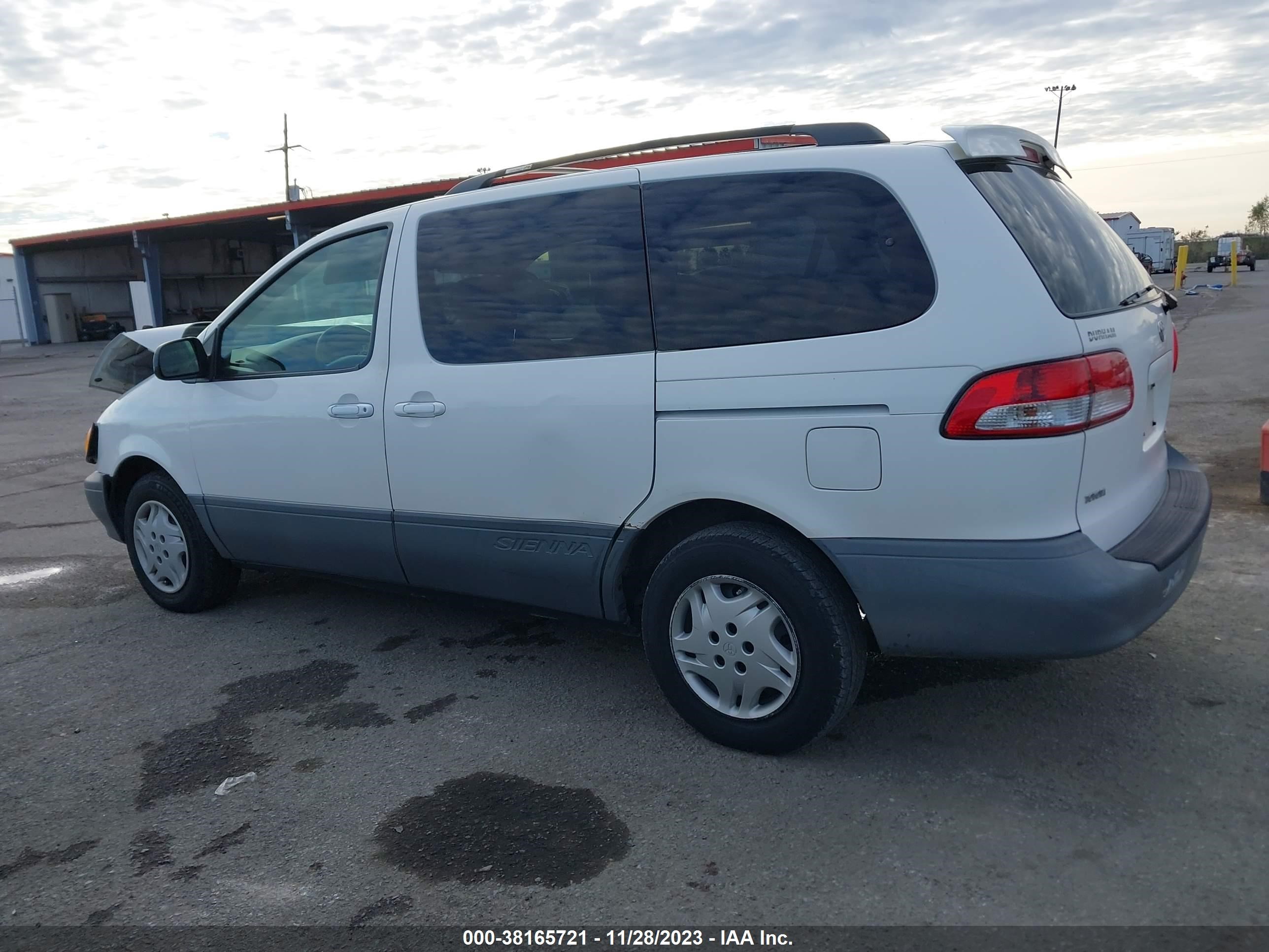 Photo 13 VIN: 4T3ZF19C71U382842 - TOYOTA SIENNA 