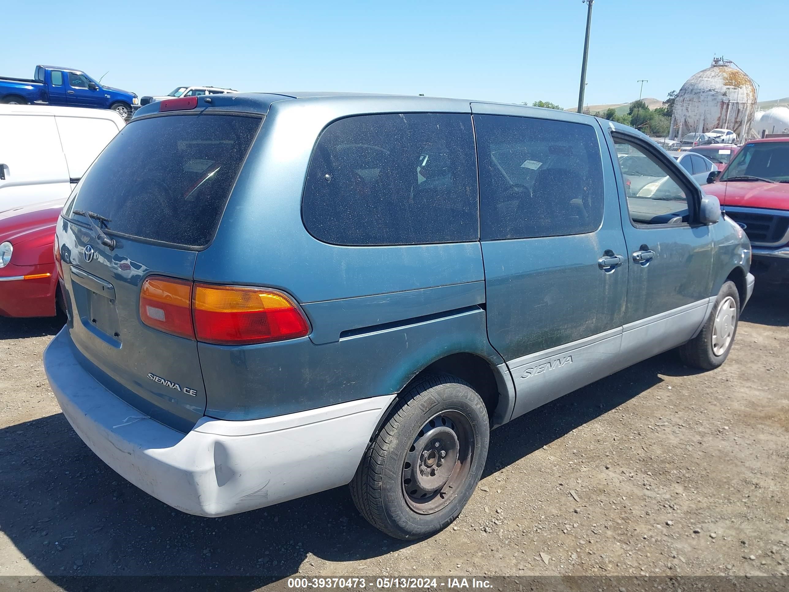 Photo 3 VIN: 4T3ZF19C7YU217822 - TOYOTA SIENNA 