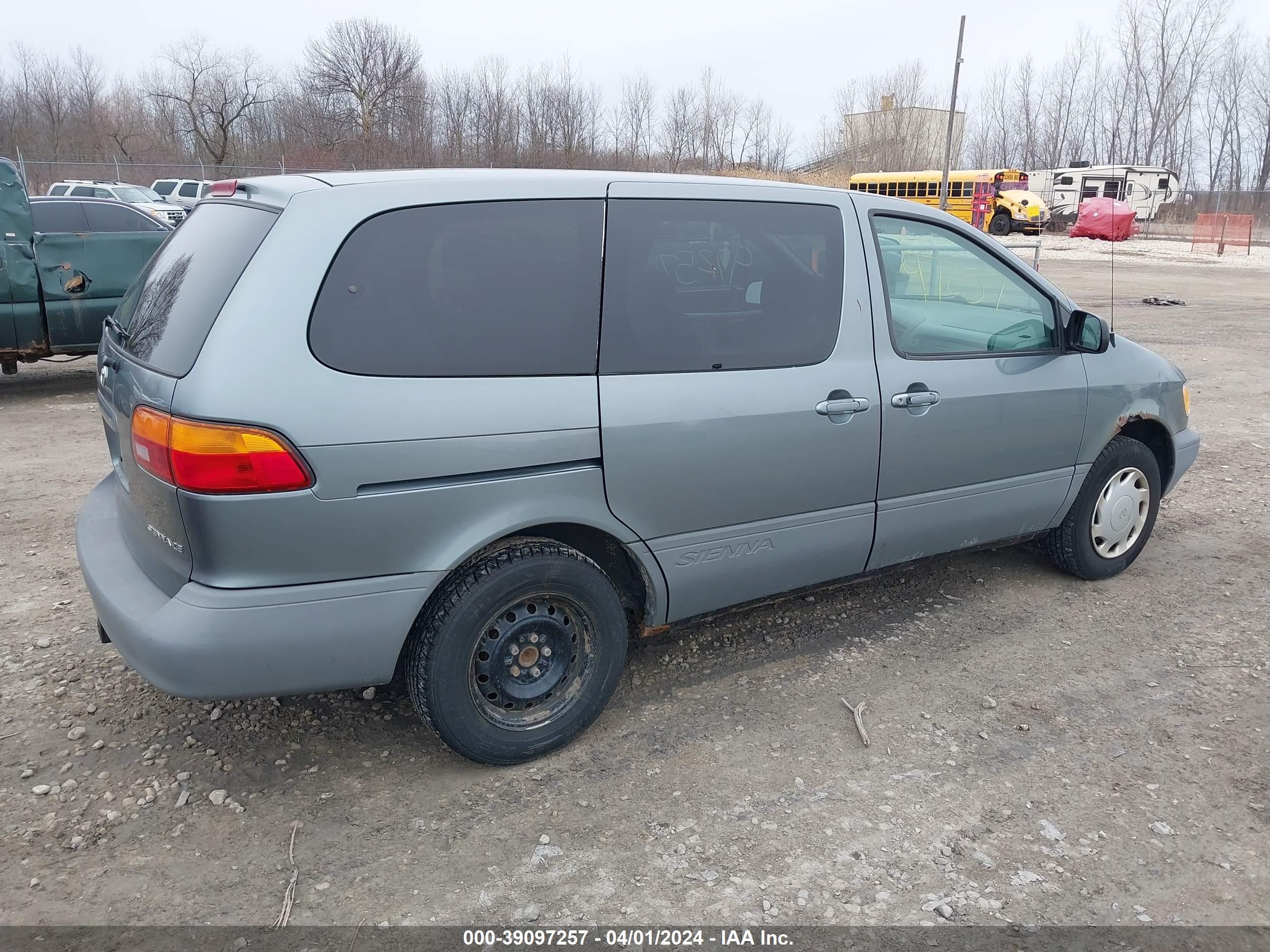 Photo 3 VIN: 4T3ZF19C7YU243224 - TOYOTA SIENNA 