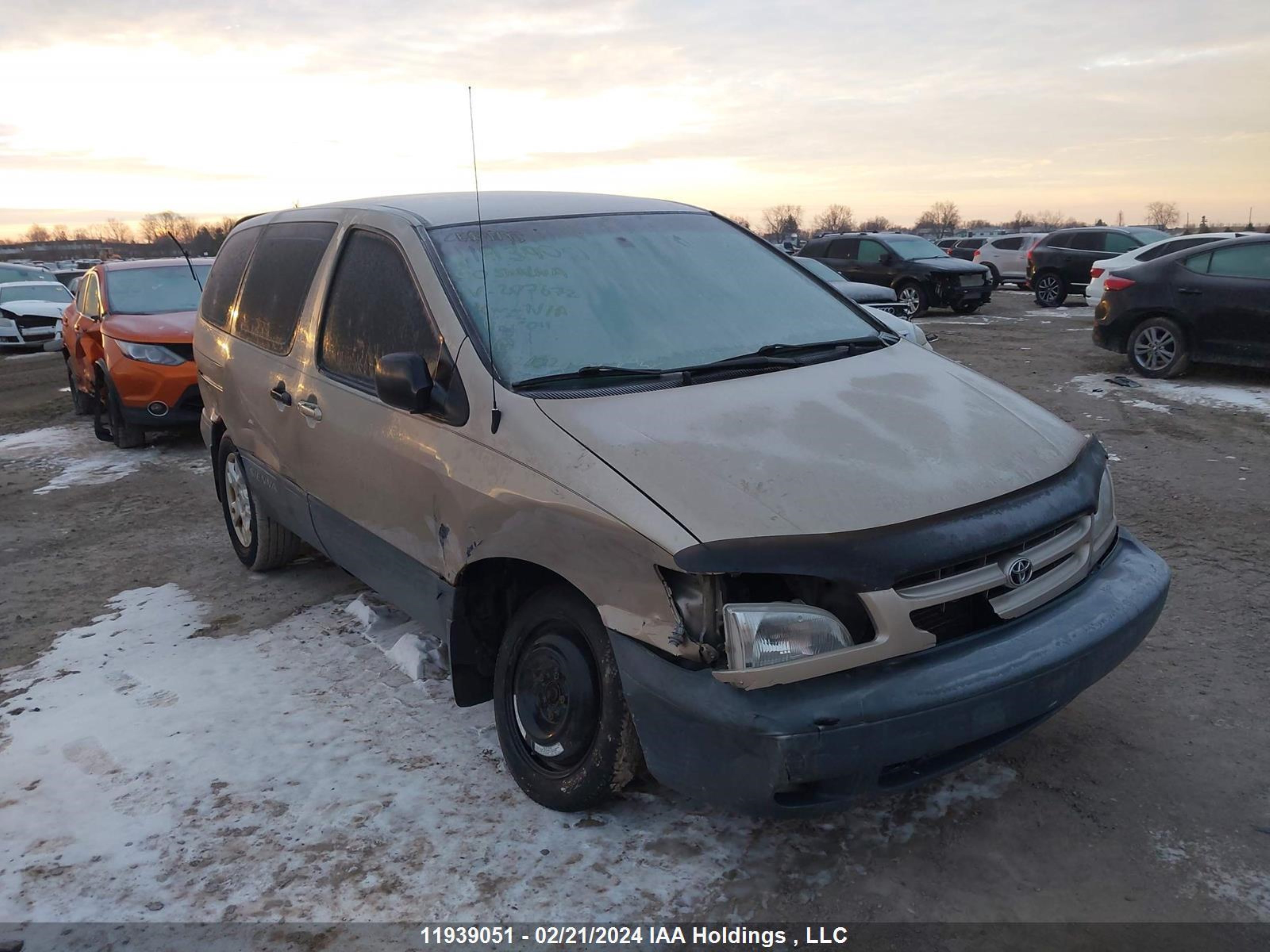 Photo 0 VIN: 4T3ZF19C8YU207672 - TOYOTA SIENNA 