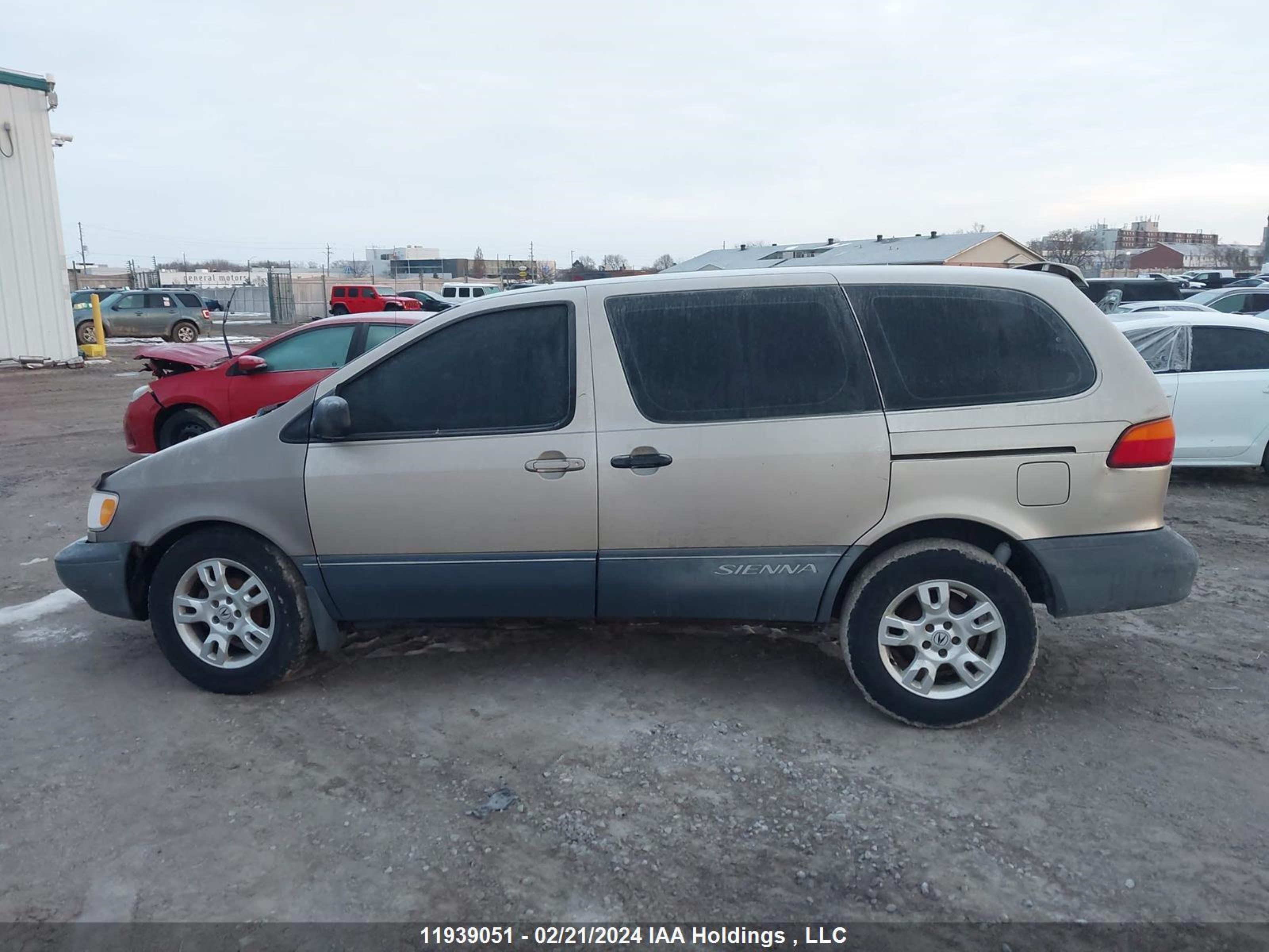 Photo 12 VIN: 4T3ZF19C8YU207672 - TOYOTA SIENNA 