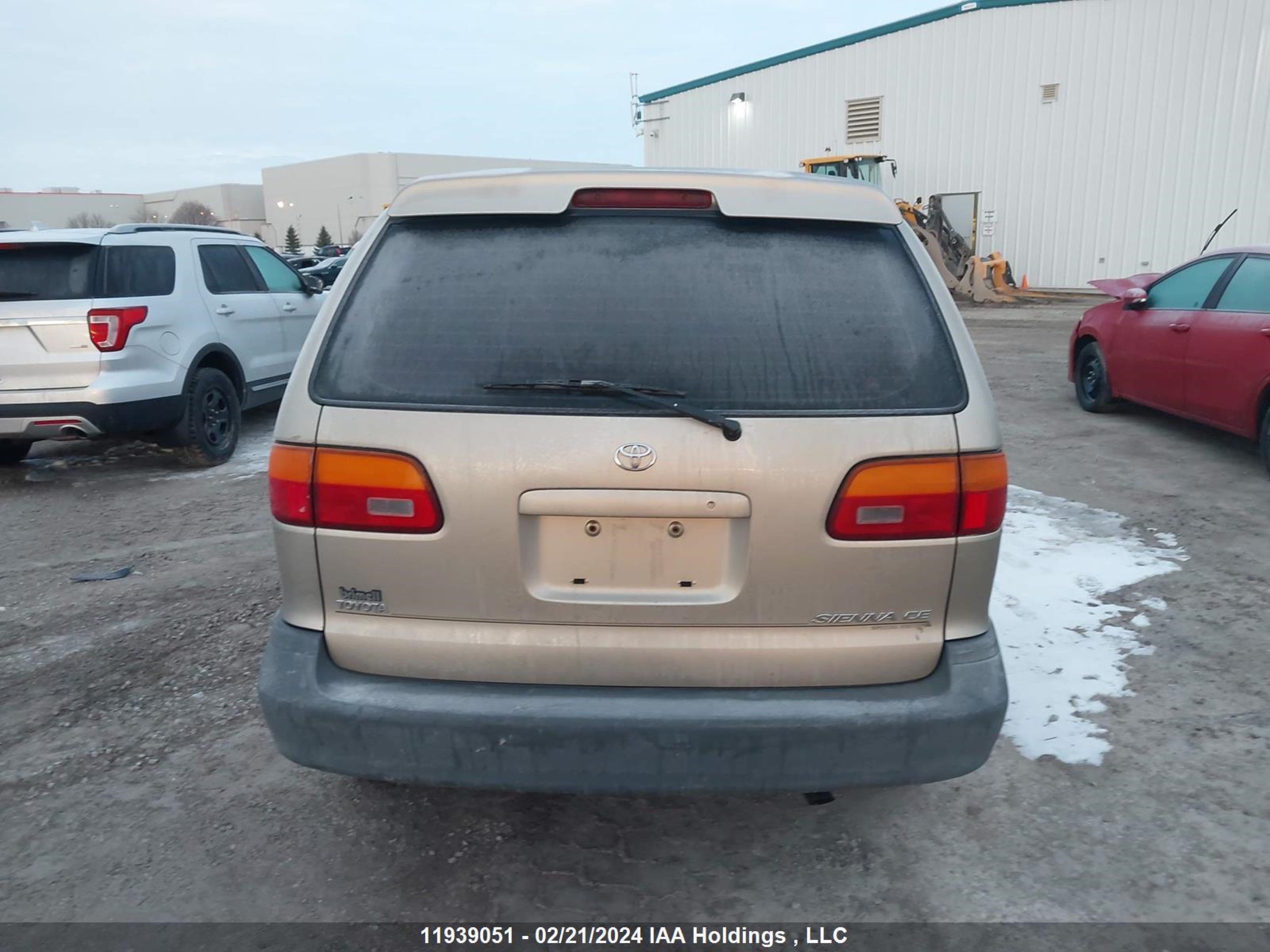 Photo 13 VIN: 4T3ZF19C8YU207672 - TOYOTA SIENNA 