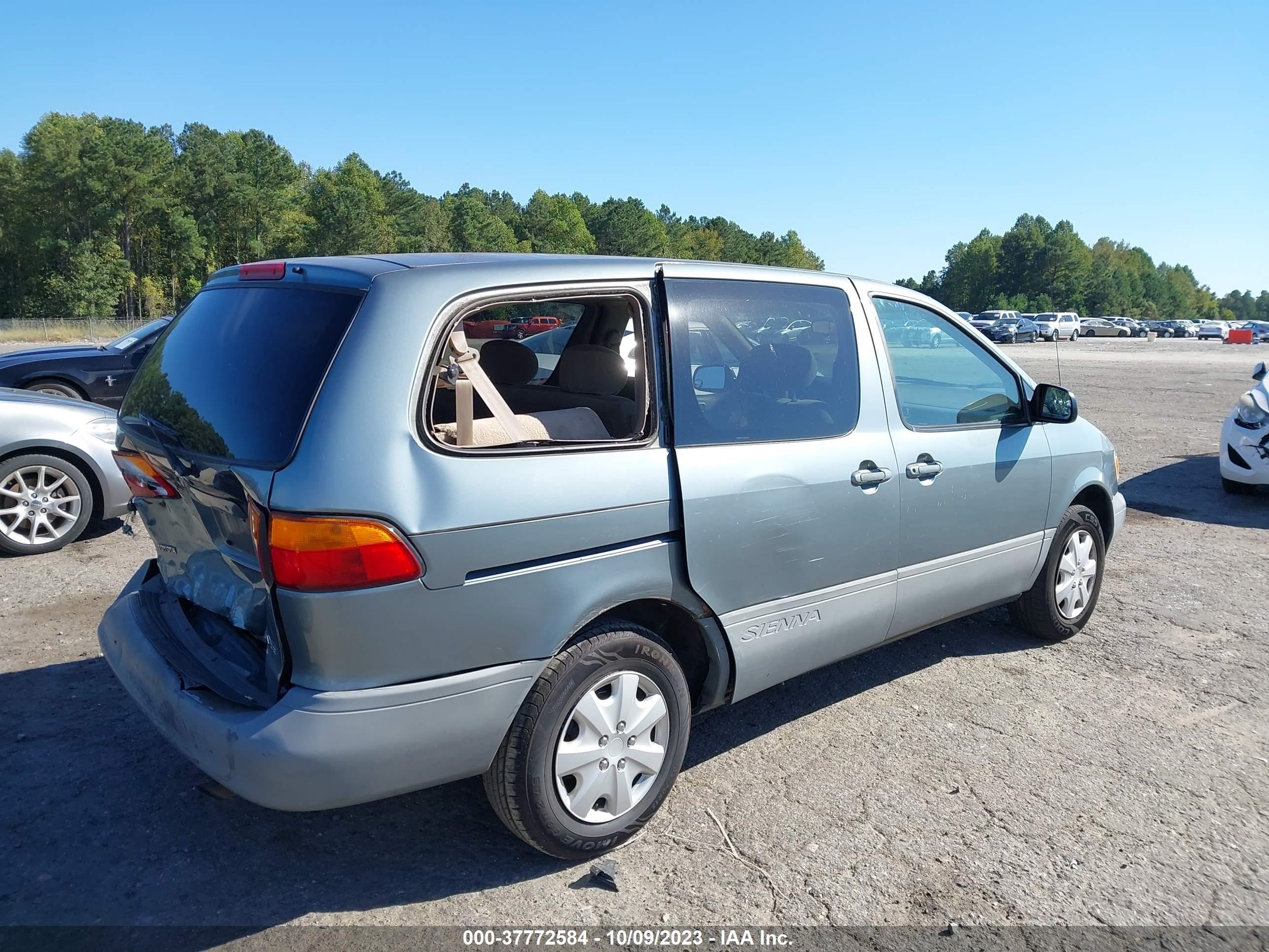 Photo 3 VIN: 4T3ZF19CXYU251348 - TOYOTA SIENNA 